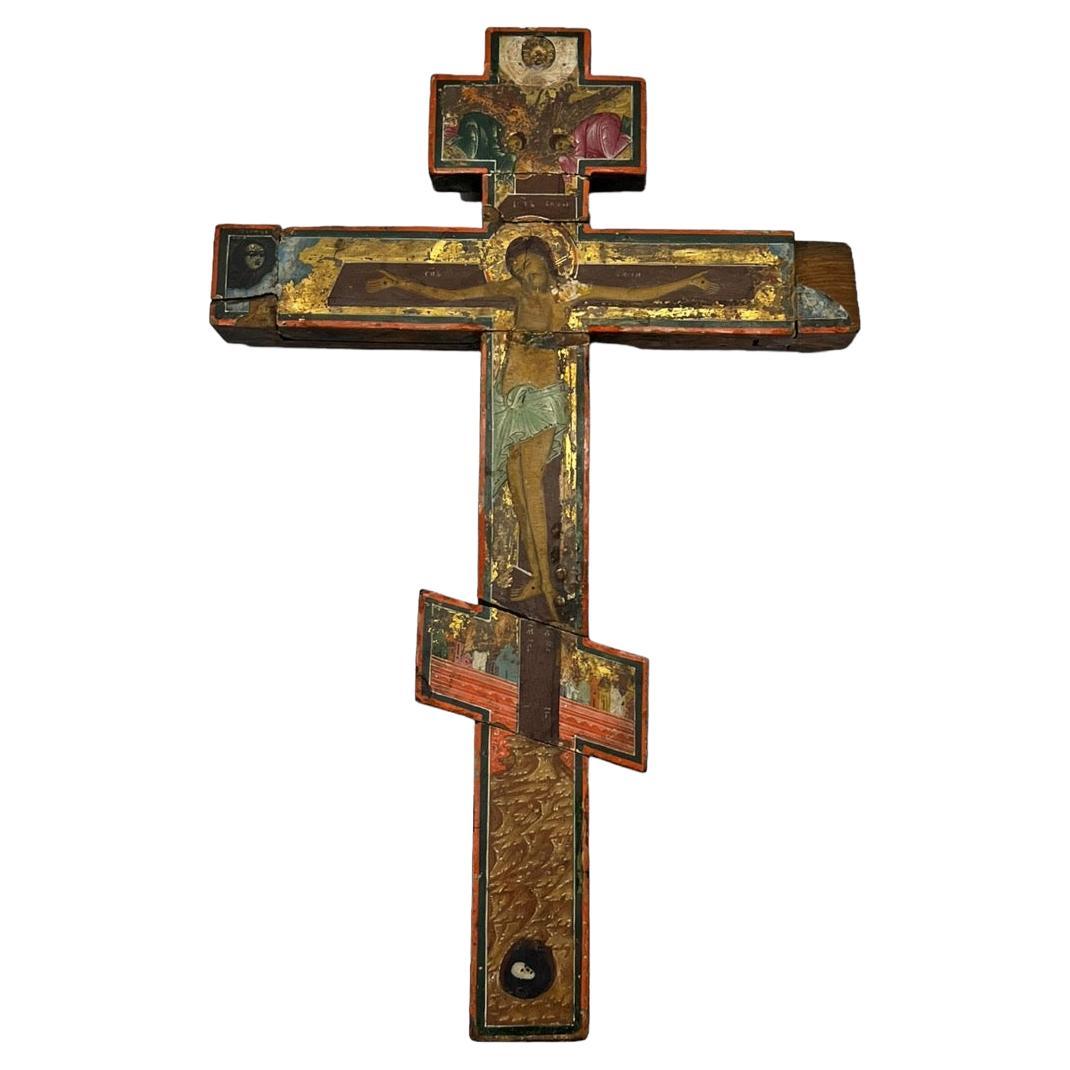 Croix orthodoxe russe du 16e siècle en bois peint et sculpté à la main