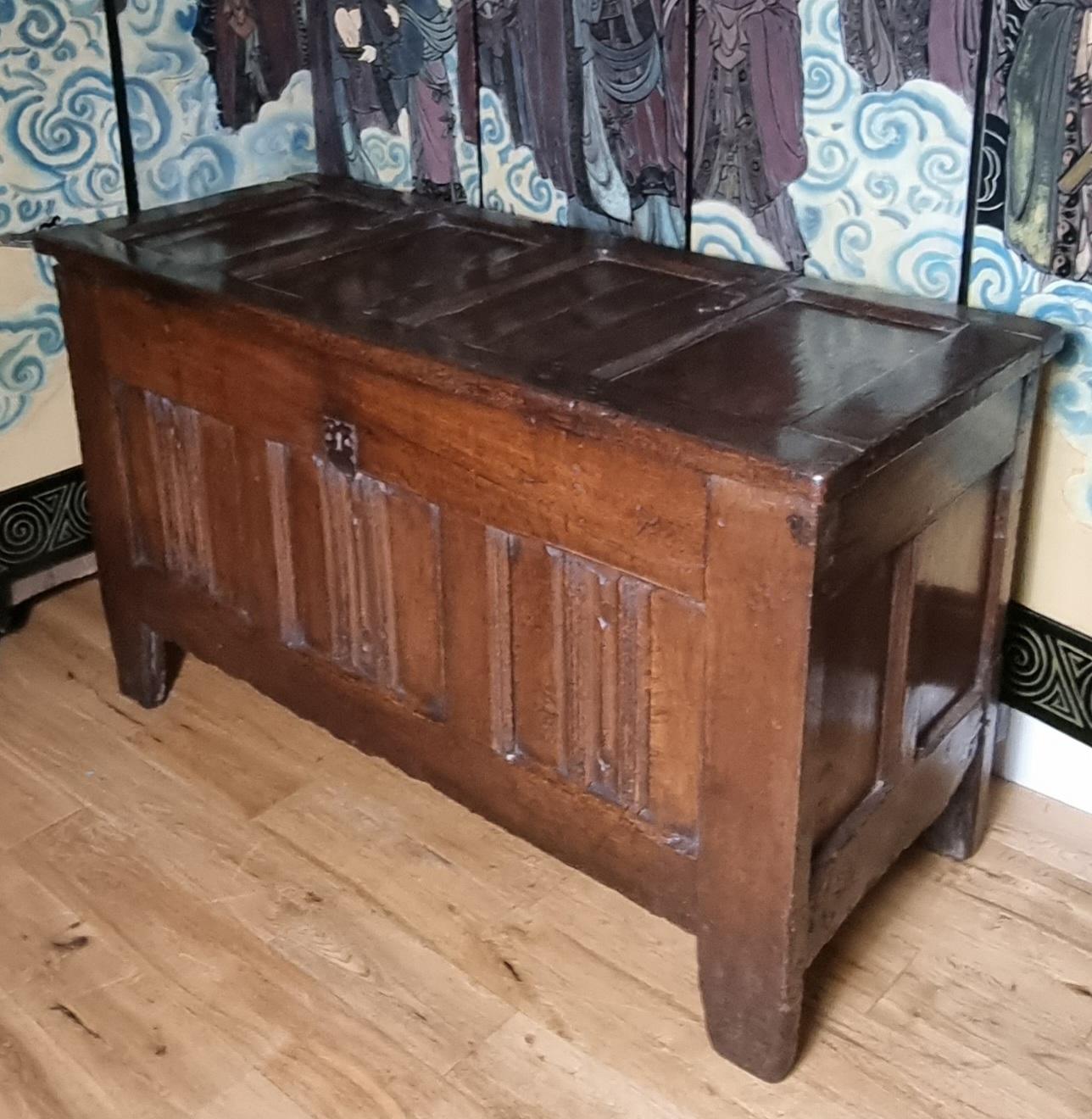 Cassettone in Oak inglese del 16° secolo di Enrico VIII in vendita 2