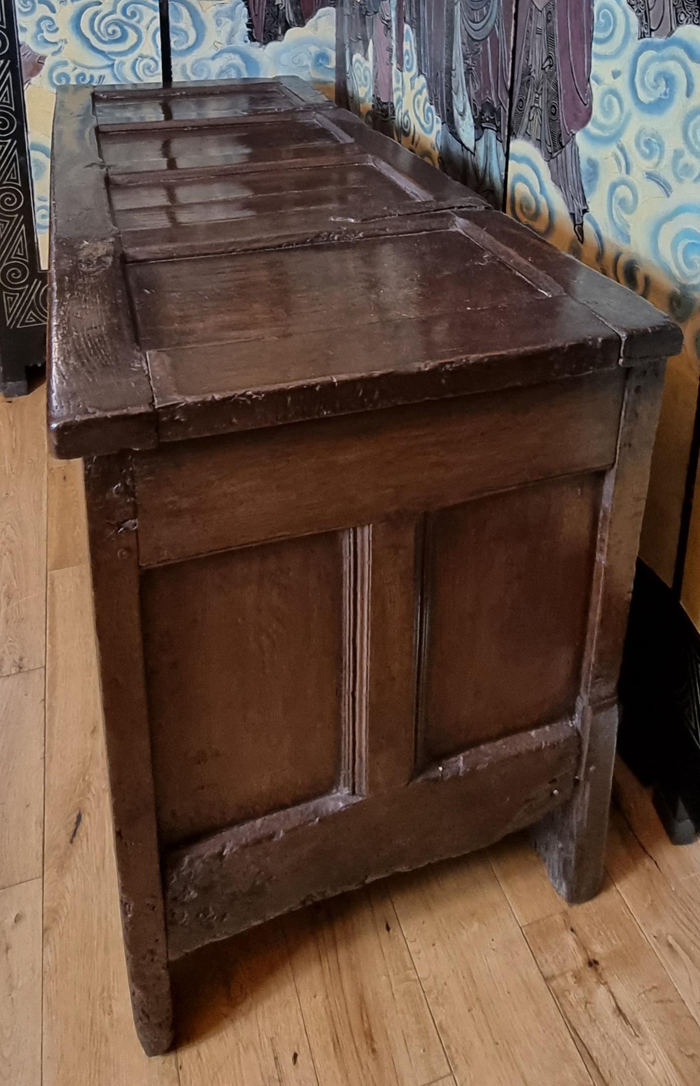 Cassettone in Oak inglese del 16° secolo di Enrico VIII In condizioni buone in vendita a Hoddesdon, GB