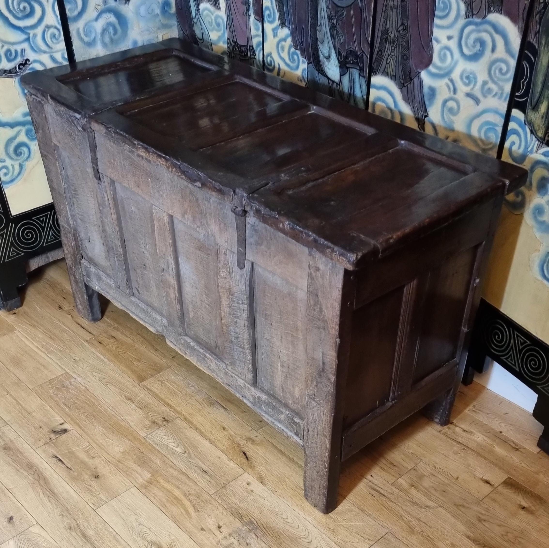 Cassettone in Oak inglese del 16° secolo di Enrico VIII in vendita 1