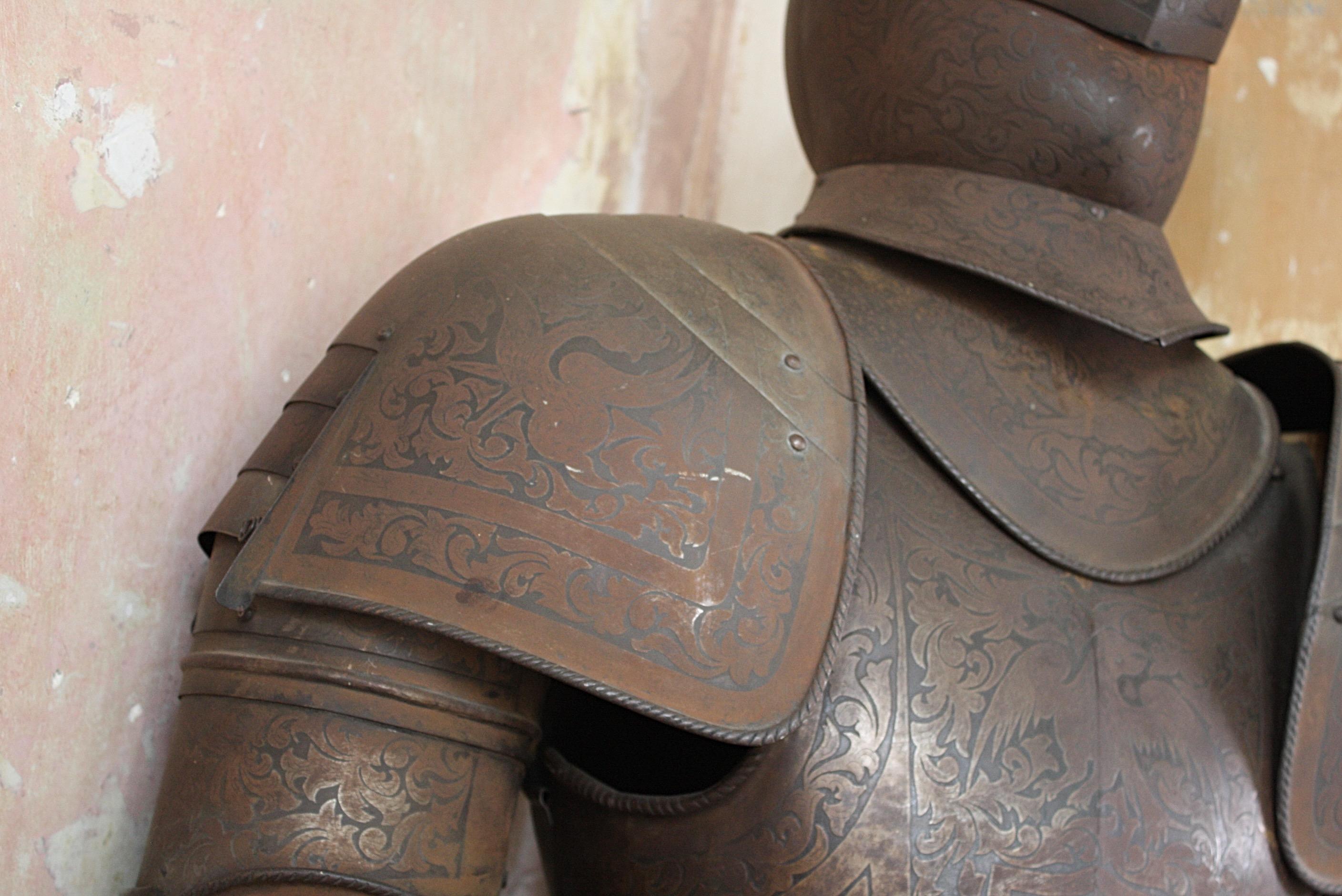 Sculpture d'armure de style 16e siècle pour maison de campagne victorienne en vente 4