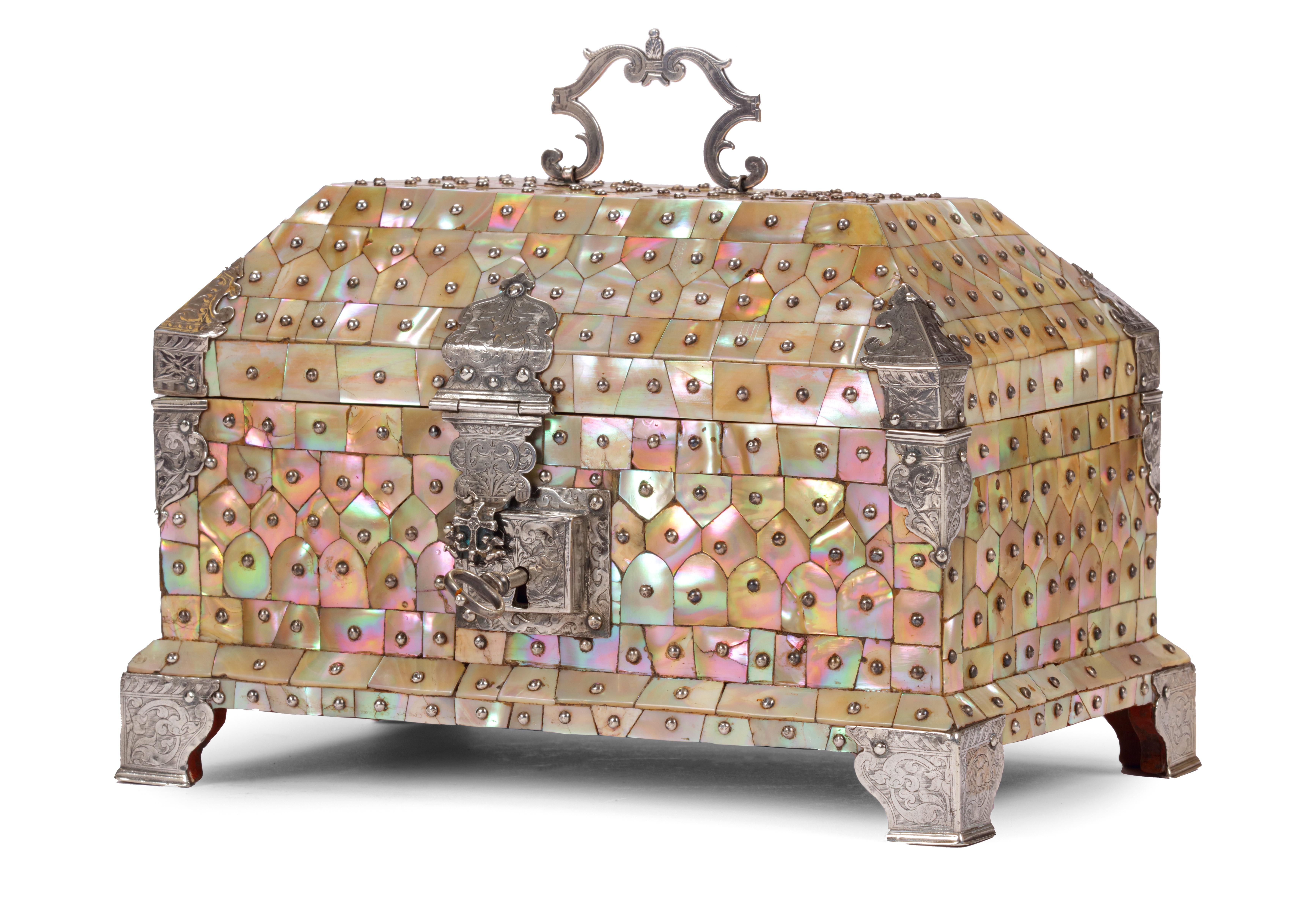 Indian 16th-Century Indo-Portuguese Colonial Mother-of-pearl Gujarat Casket For Sale