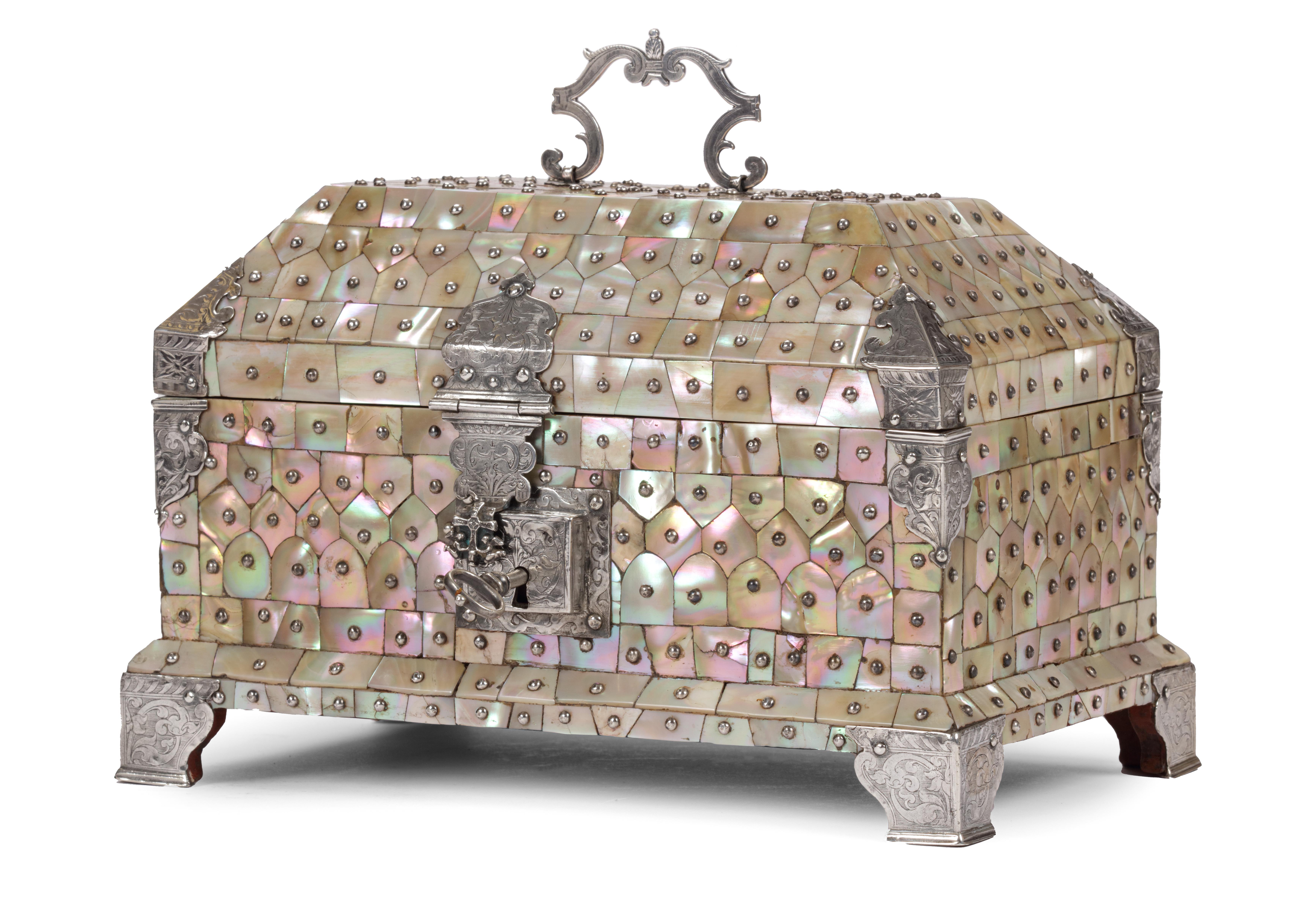 16th-Century Indo-Portuguese Colonial Mother-of-pearl Gujarat Casket For Sale 1