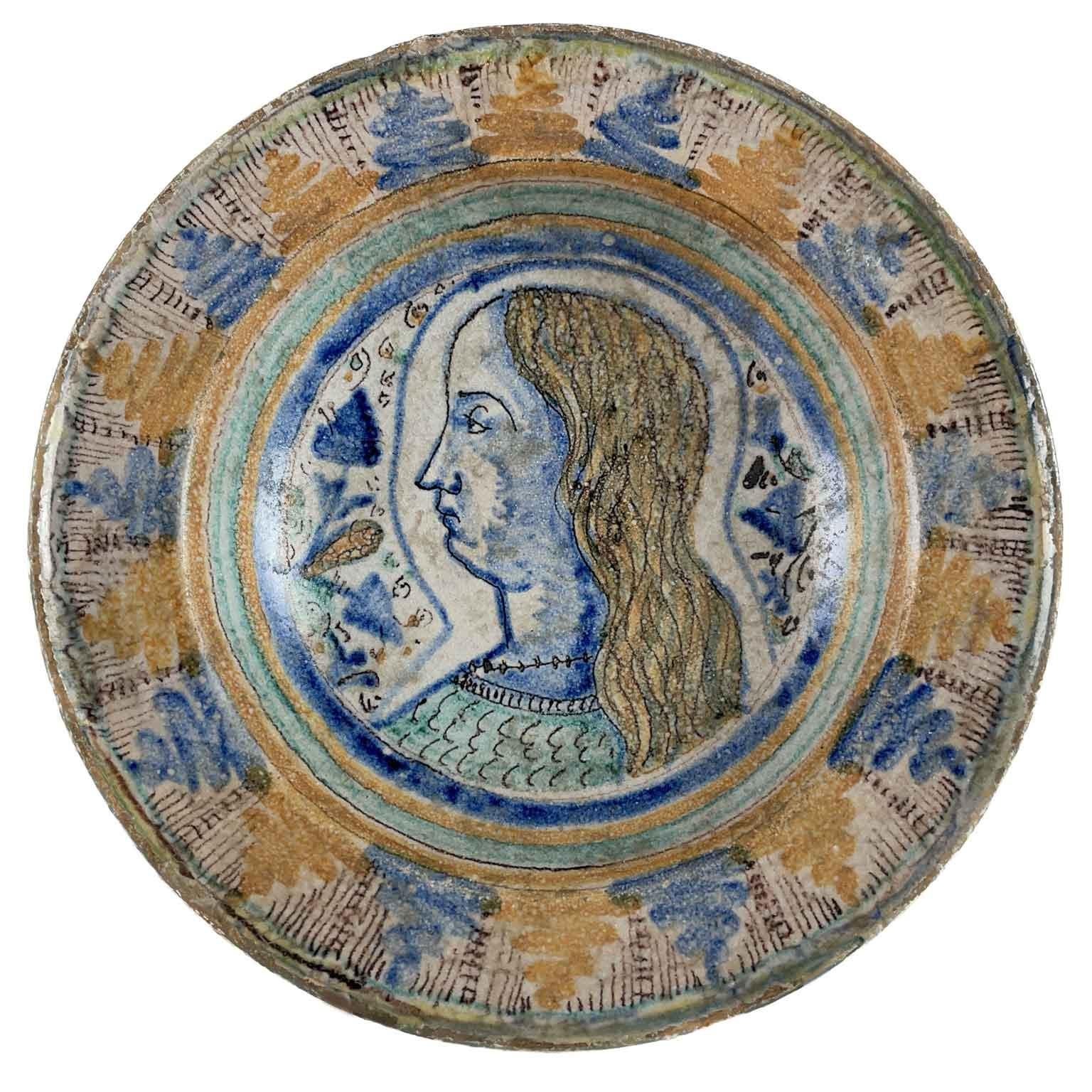 16th Century Italian Maiolica Faience Dish with a Young Man Portrait For Sale 2