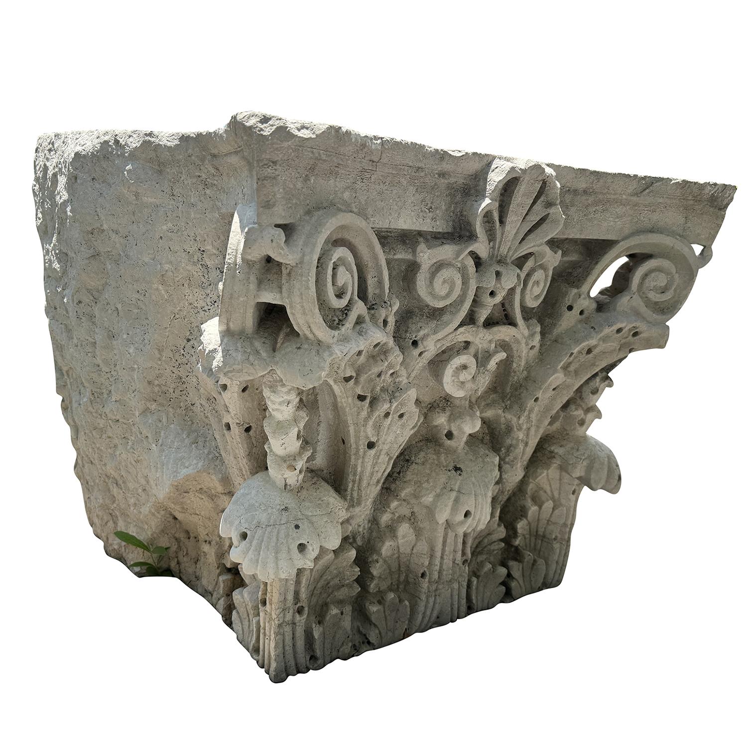 Pareja de capiteles corintios antiguos italianos del siglo XVI siglo XVIII y antes en venta