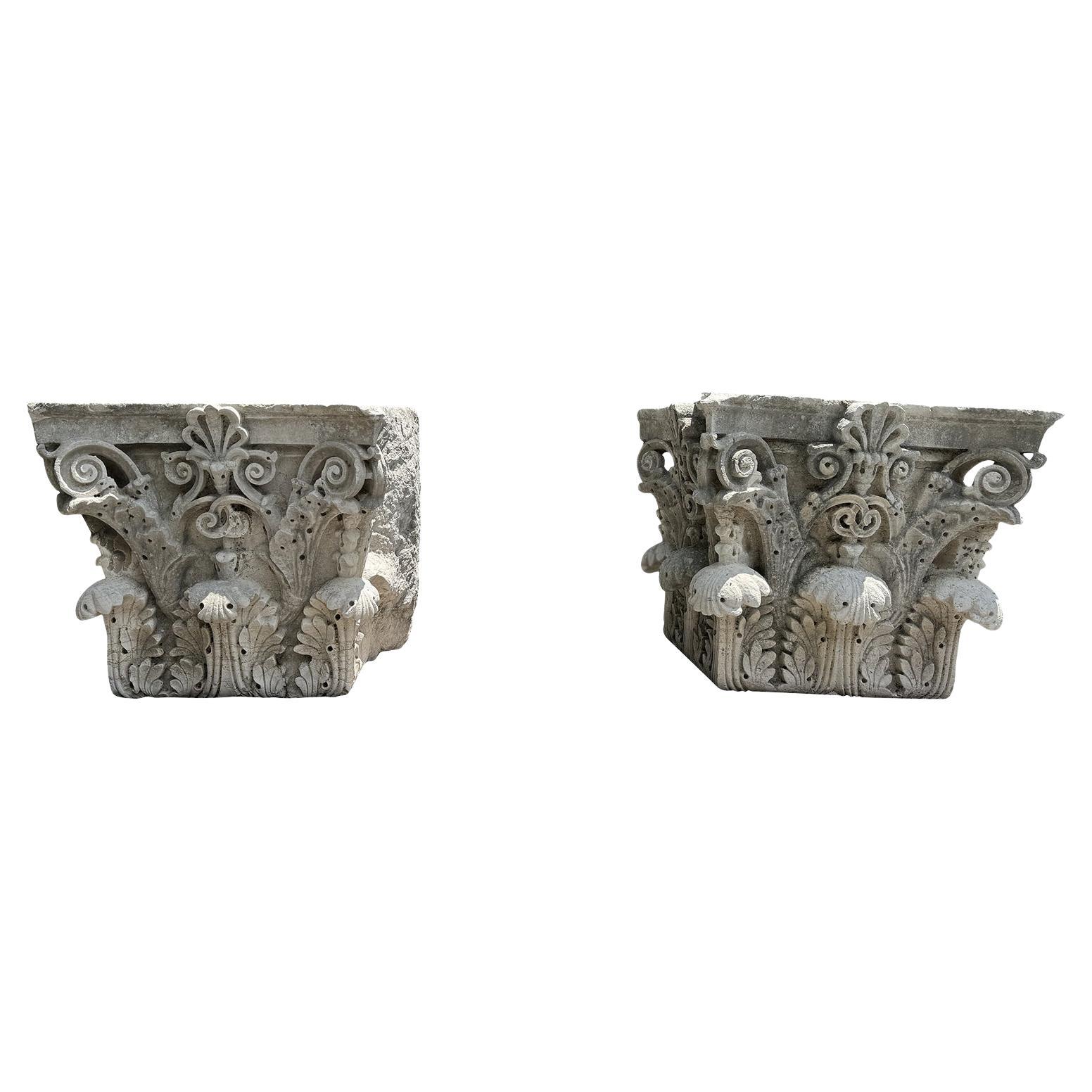 Coppia di capitelli corinzi antichi del XVI secolo