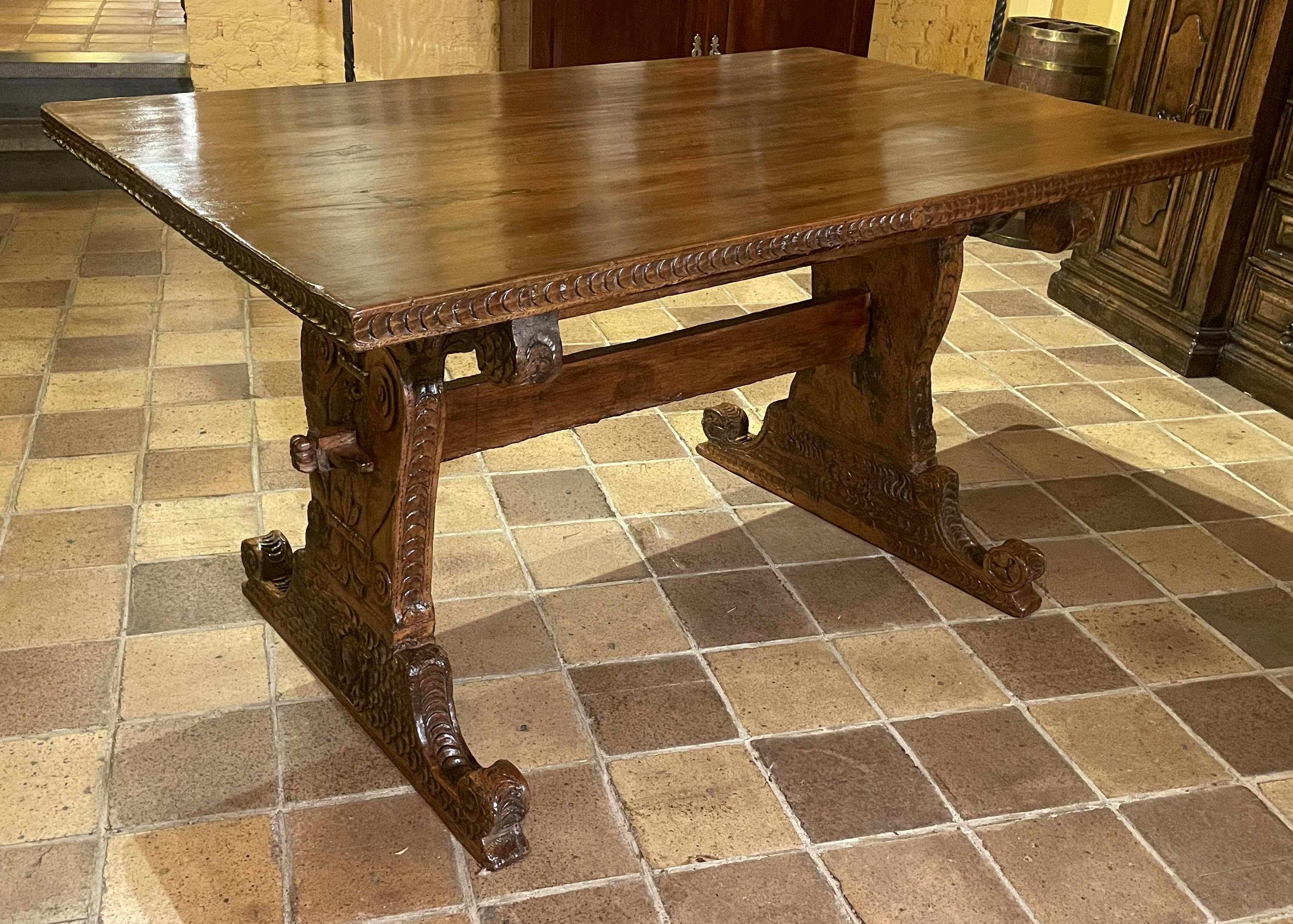 16th Century Italian Renaissance Walnut Table - Florence For Sale 6
