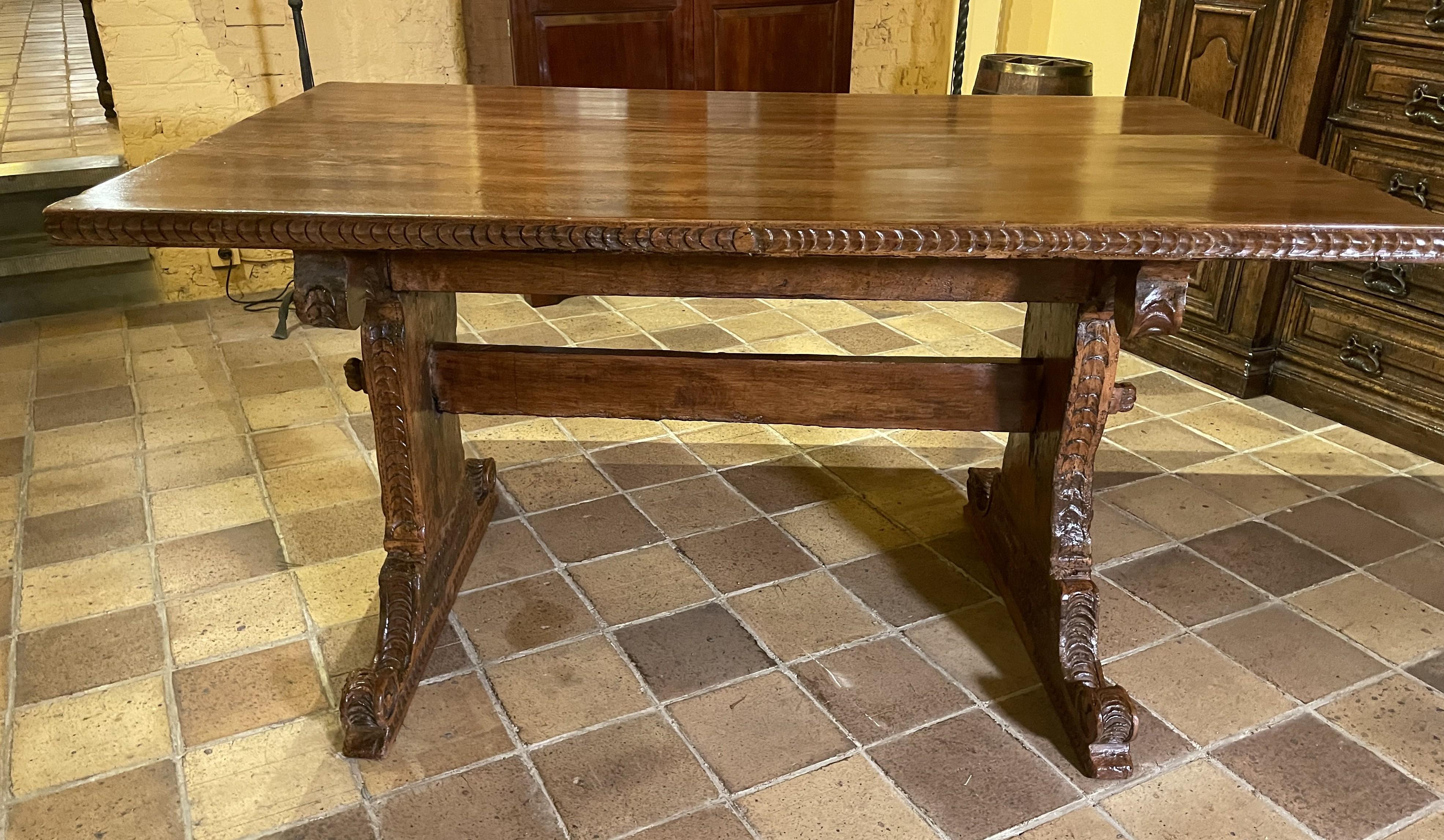 16th Century Italian Renaissance Walnut Table - Florence For Sale 10