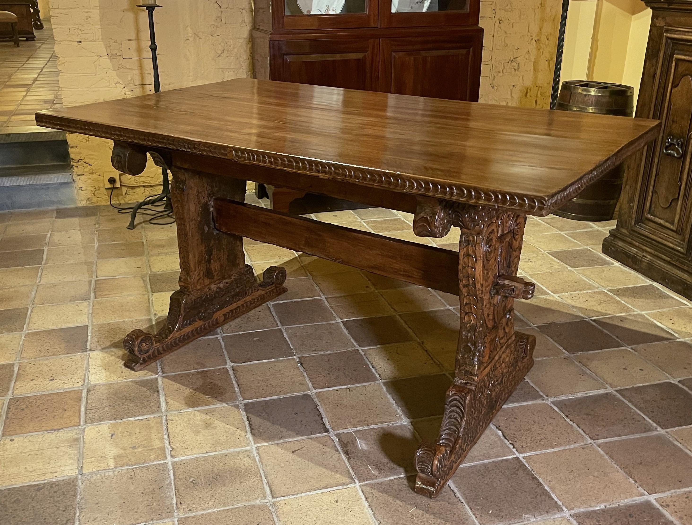 16th Century Italian Renaissance Walnut Table - Florence For Sale 11