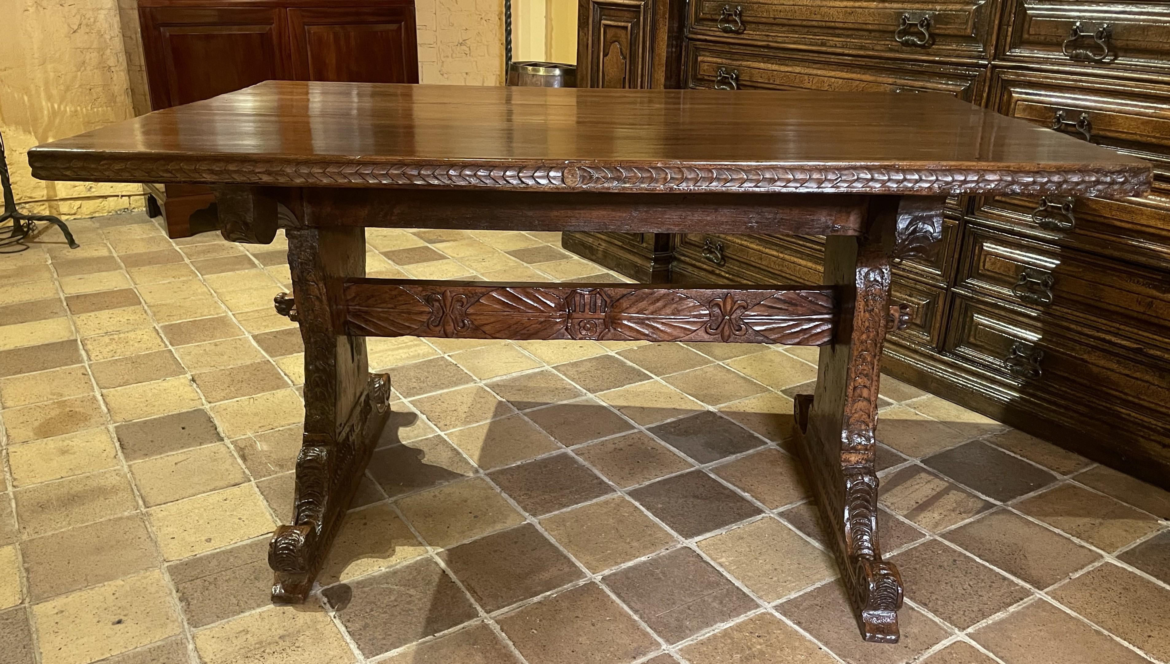 16th Century Italian Renaissance Walnut Table - Florence In Good Condition For Sale In Brussels, Brussels