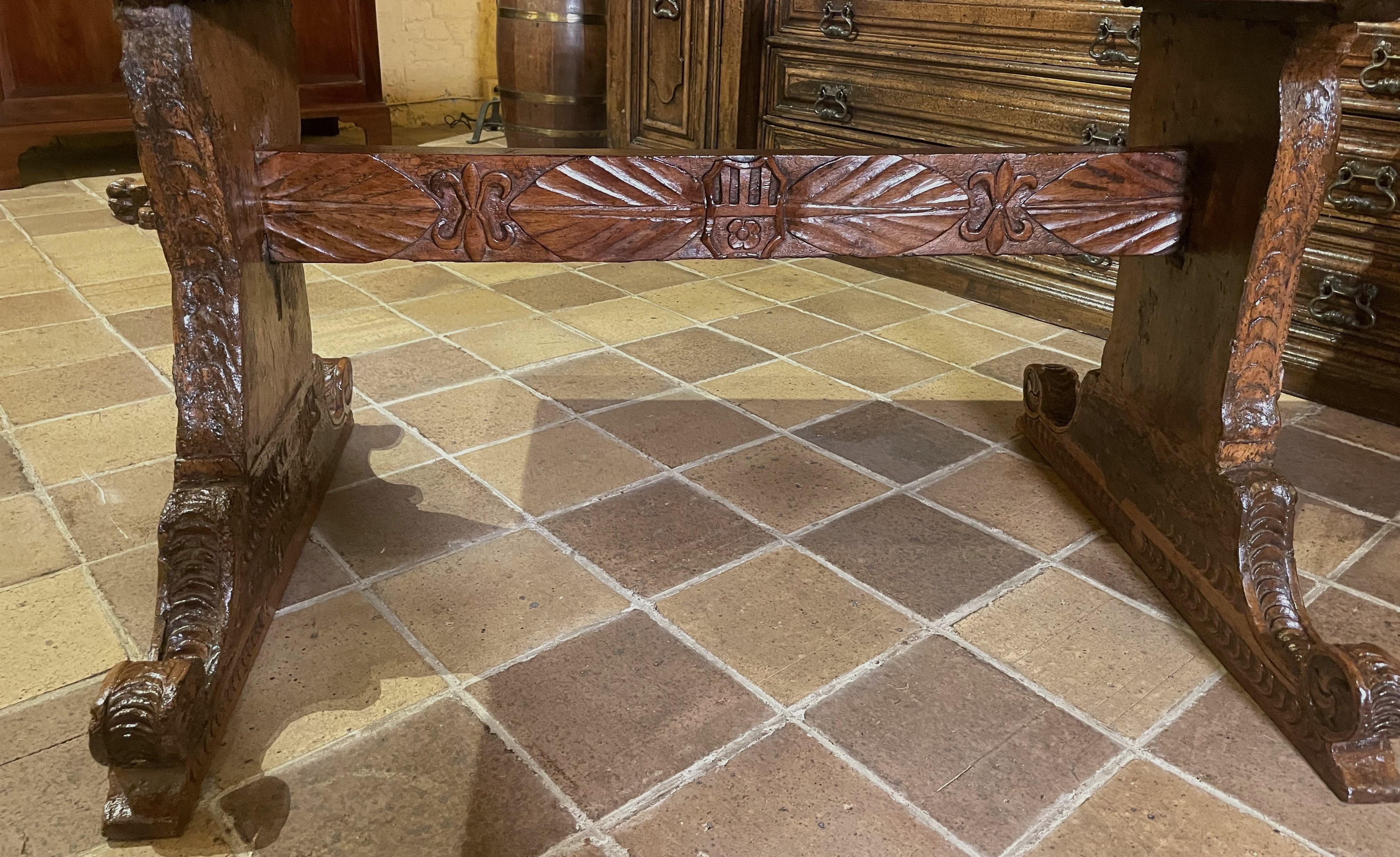 16th Century Italian Renaissance Walnut Table - Florence For Sale 1