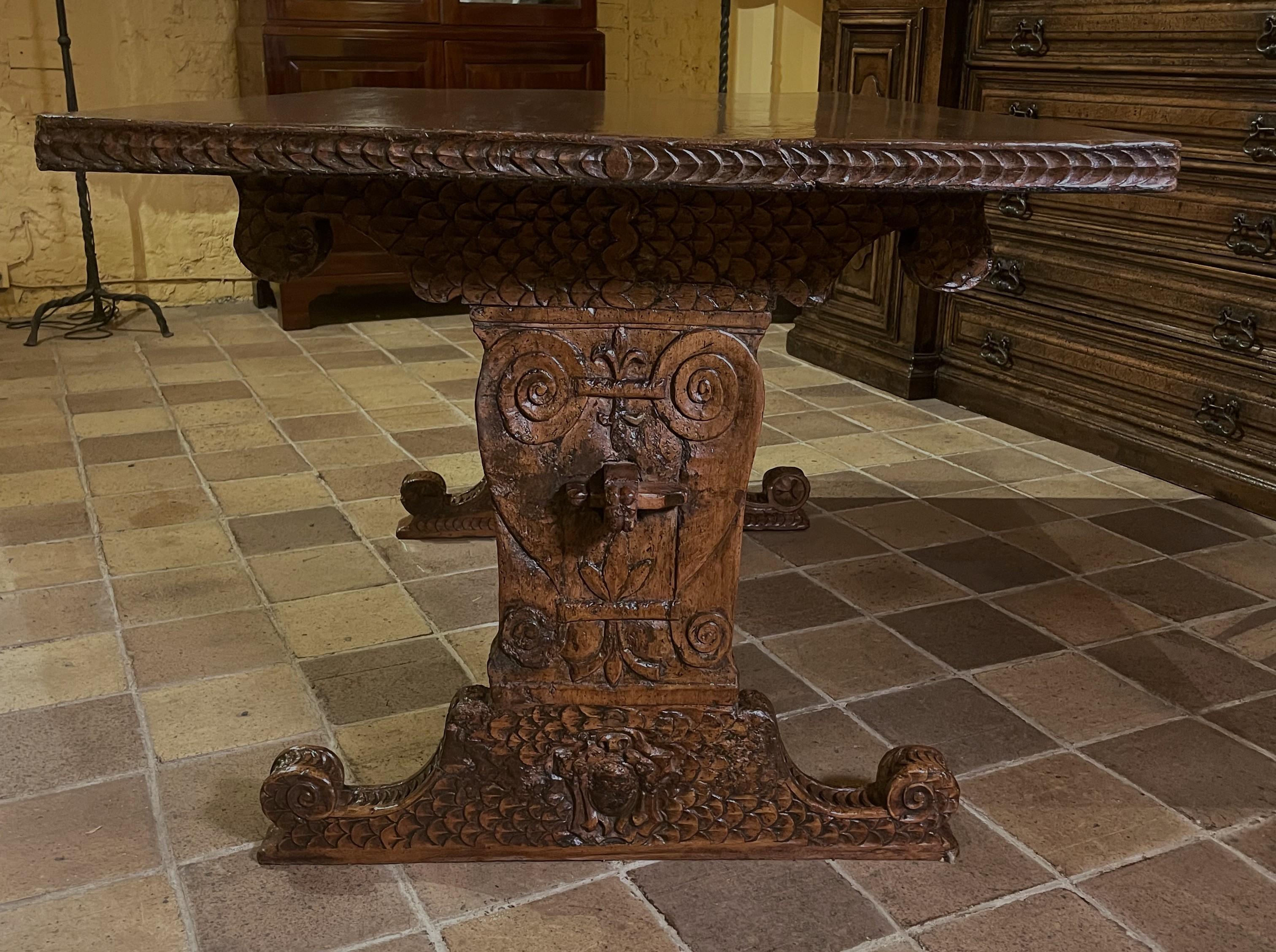 16th Century Italian Renaissance Walnut Table - Florence For Sale 4