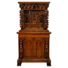16th Century, Italian Wood Cabinet on Stand with « Bambocci » Sculptures