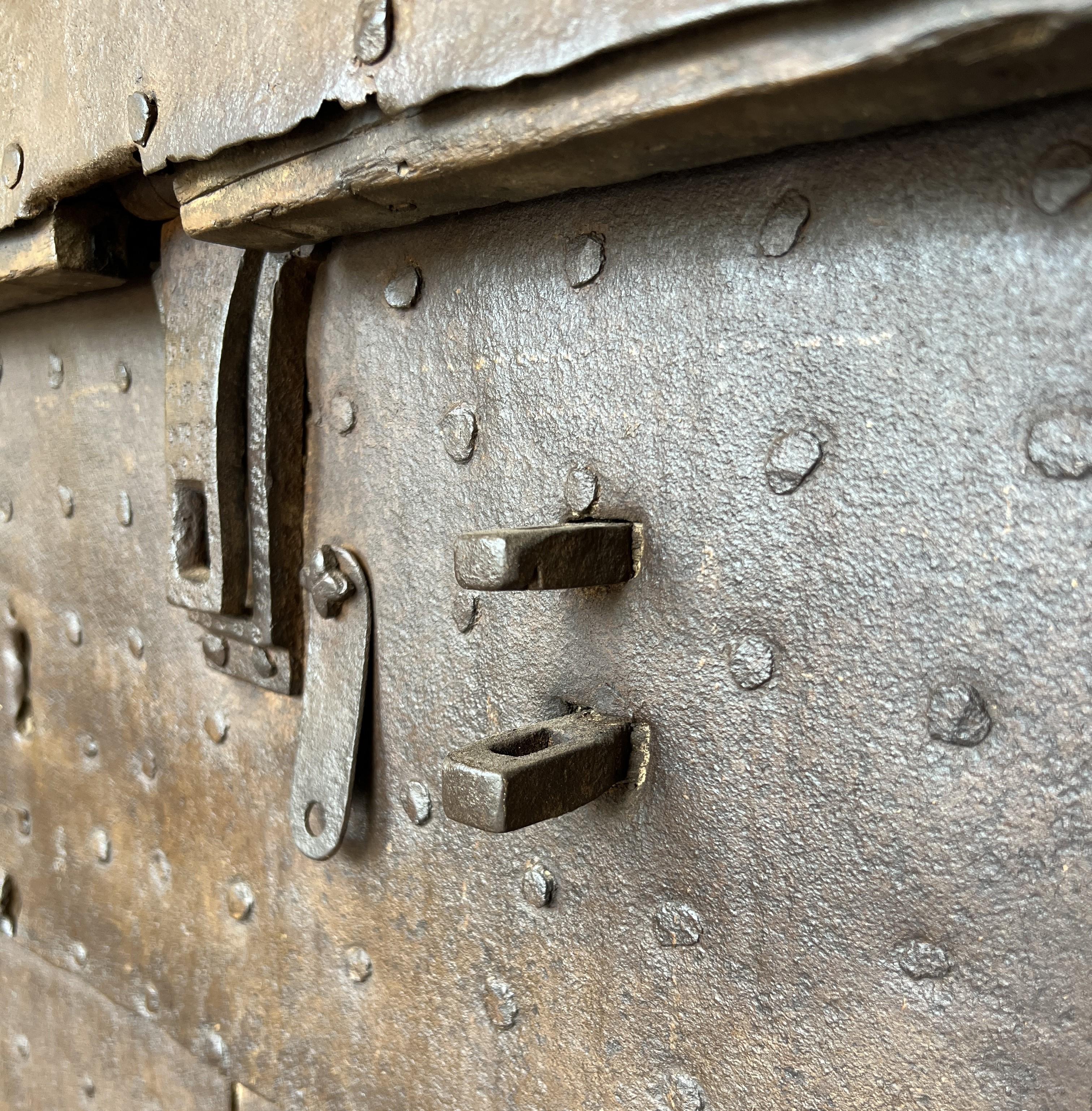 16th century large chest strongbox iron and walnut For Sale 4