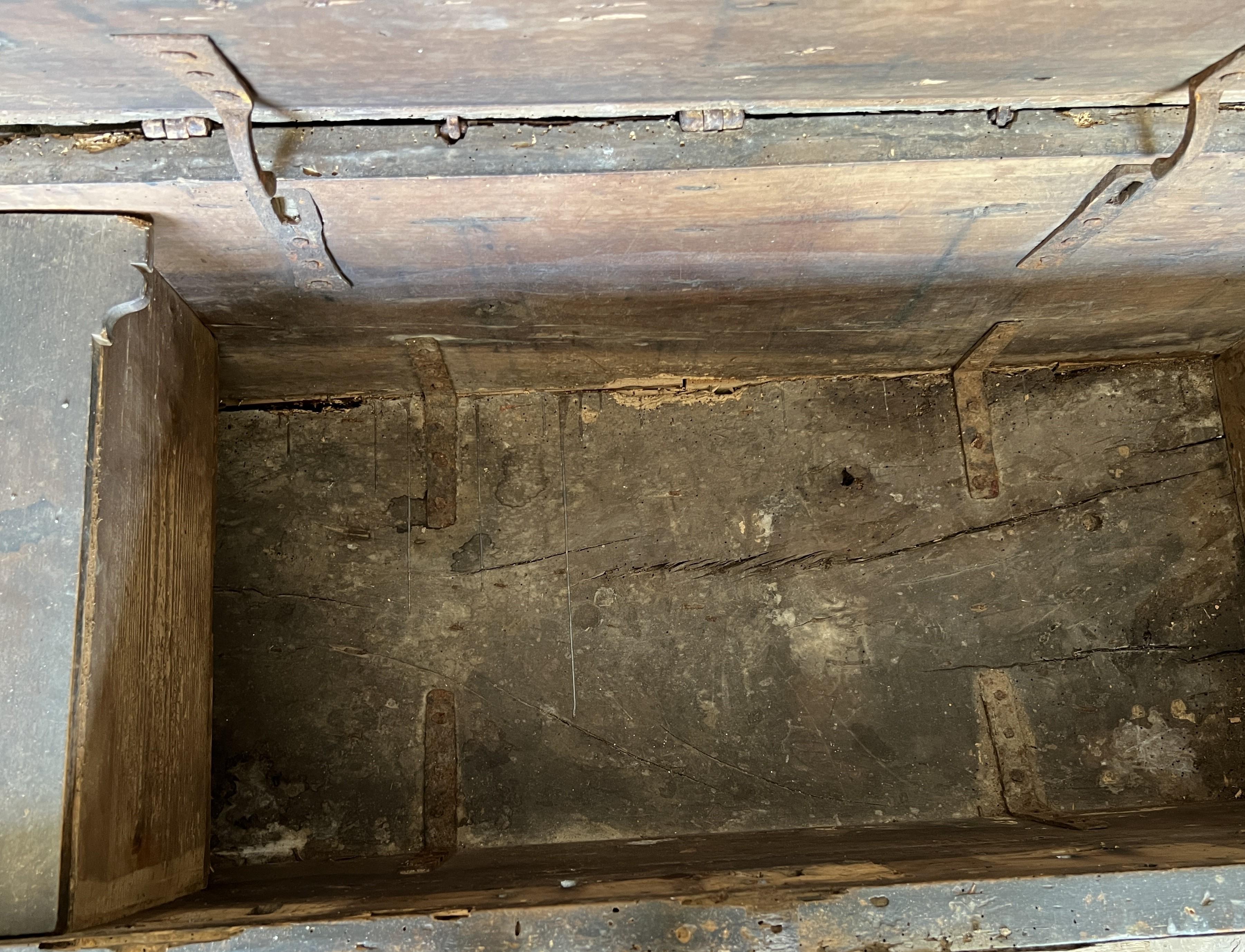 16th century large chest strongbox iron and walnut For Sale 4