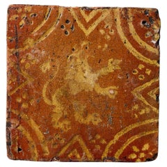 Carreau à l'encaustique de la fin du Moyen Âge du XVIe siècle avec un lion rampant