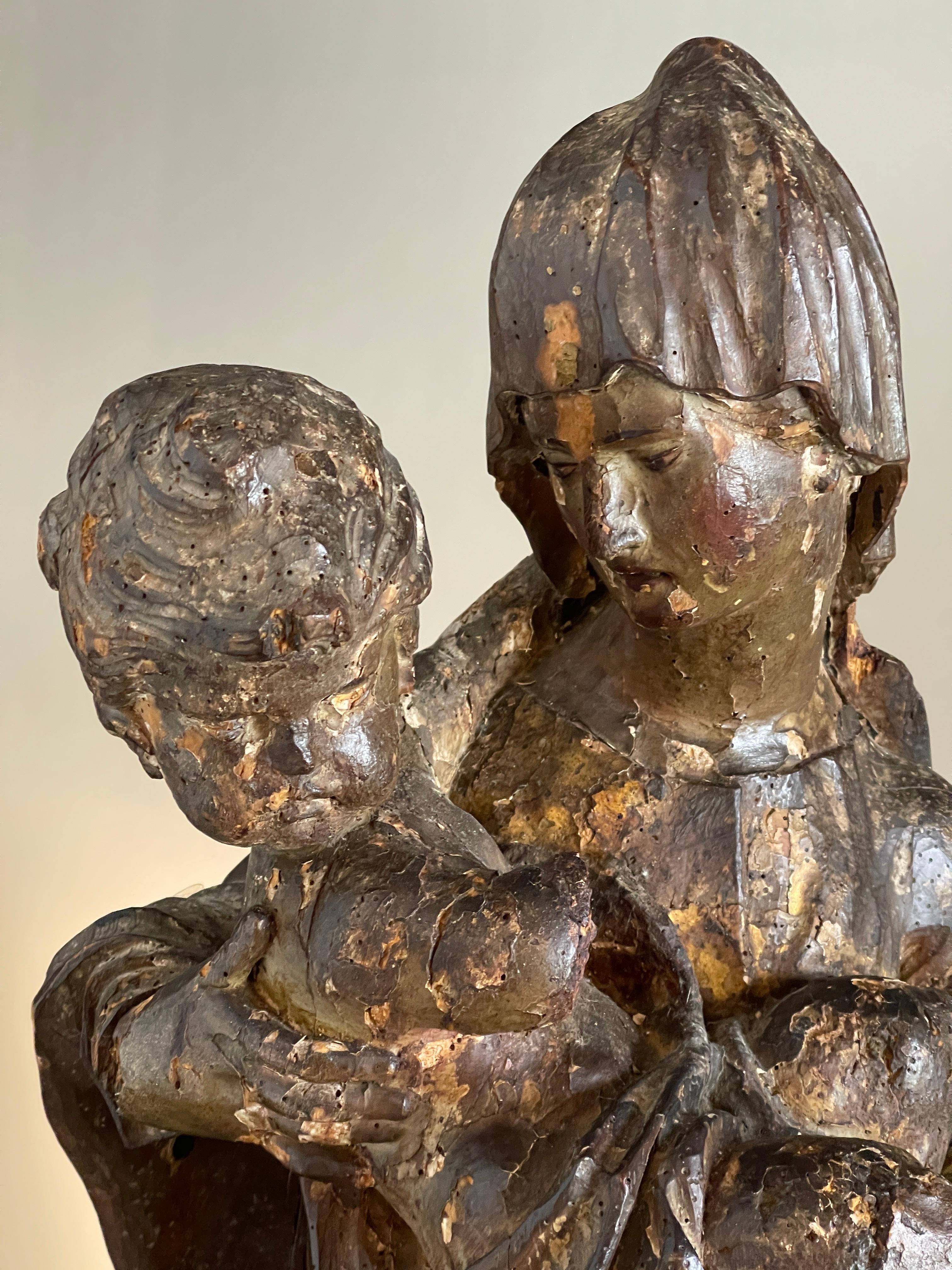 Sculpture en bois de la Madonna et de l'enfant du XVIe siècle Bon état - En vente à Bakewell, GB