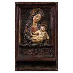 Sculpture de Madonna avec enfant de l'école toscanne polychrome du 16ème siècle