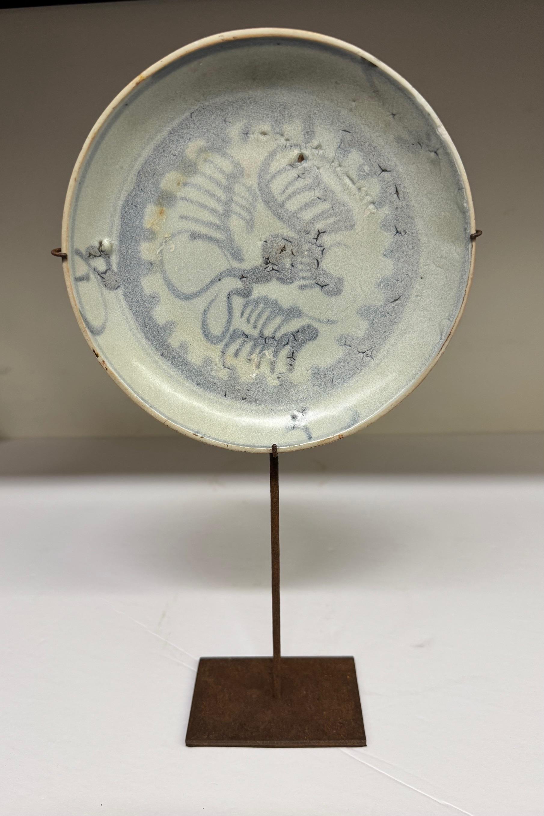 18th Century and Earlier 16th Century Ming Dynasty, Blue Design Set Of Three Plates On Stands, China For Sale