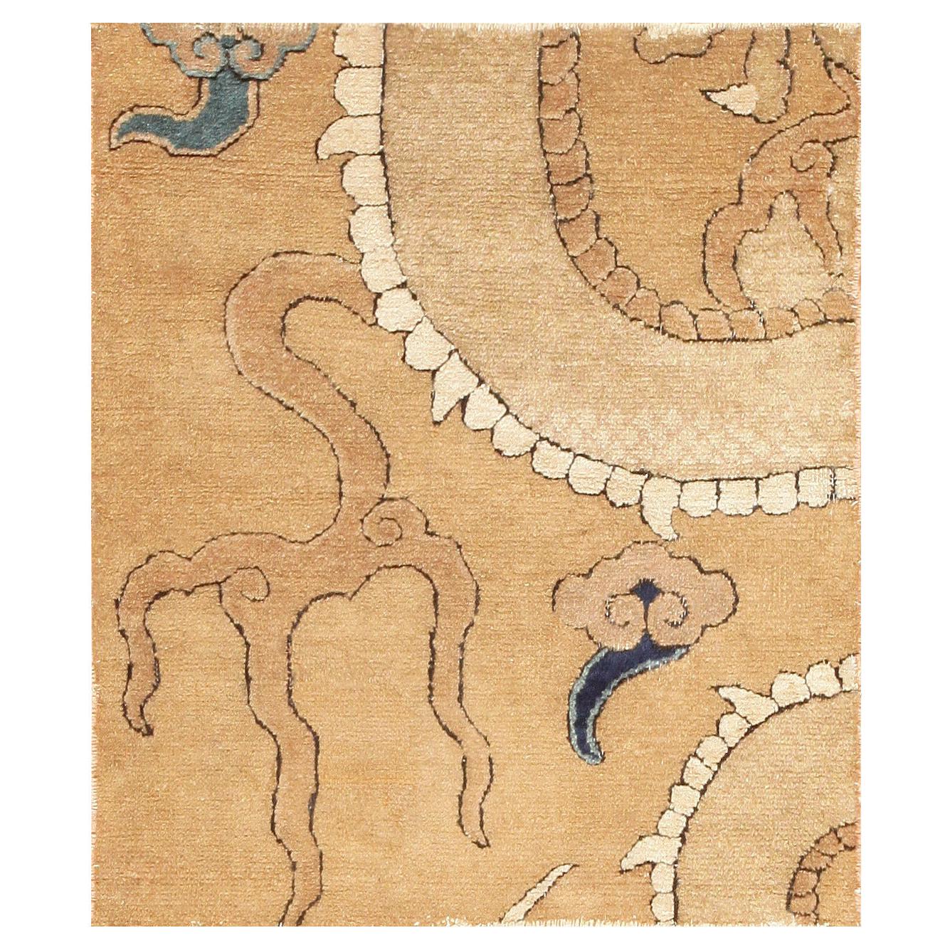 16. Jahrhundert Ming Dynasty Dragon Chinese Carpet Fragment. 3 Fuß x 3 Fuß