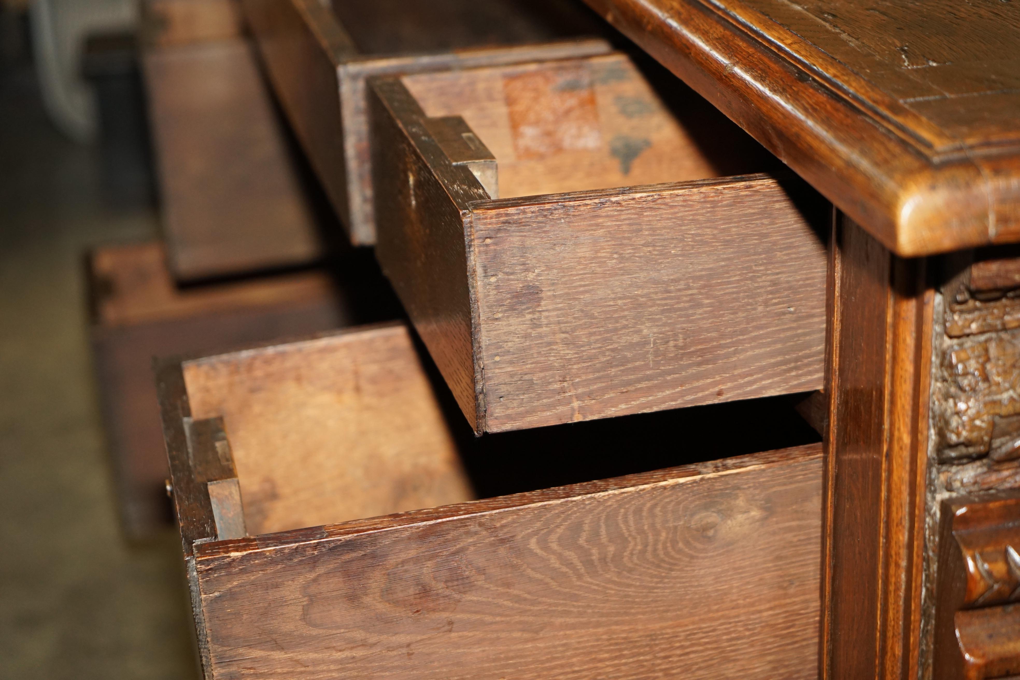 TABLE DE BUREAU ITALIENNE EN CASSONE TIRÉE À LA MAIN, QUALITÉ MUSÉE DU 16e SIÈCLE, EXHIBITION en vente 13