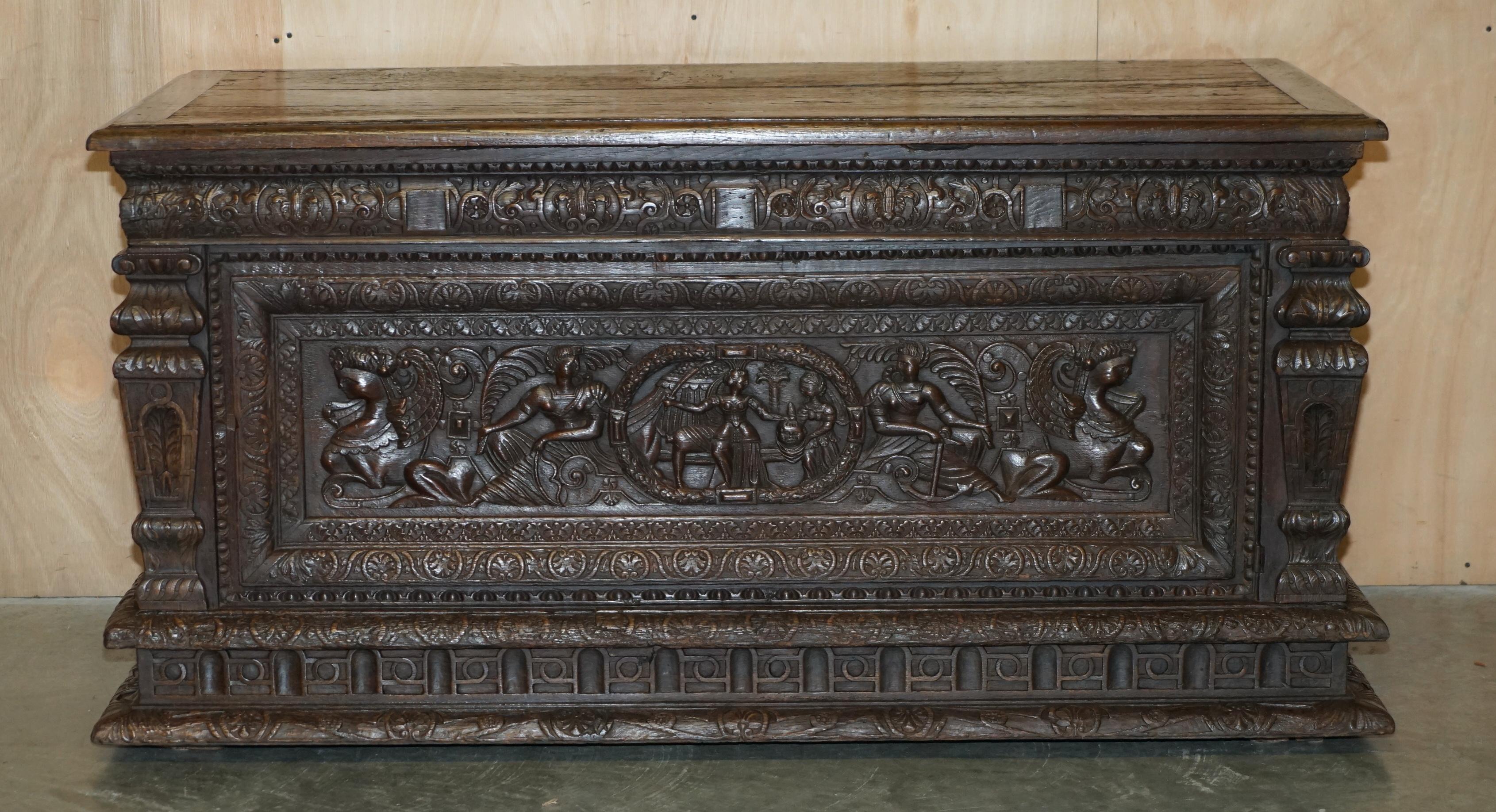 16TH CENTURY MUSEUM QUALity EXHiBITION HAND CARved ITALIAN CASSONE DESK TABLE (Italienisch) im Angebot