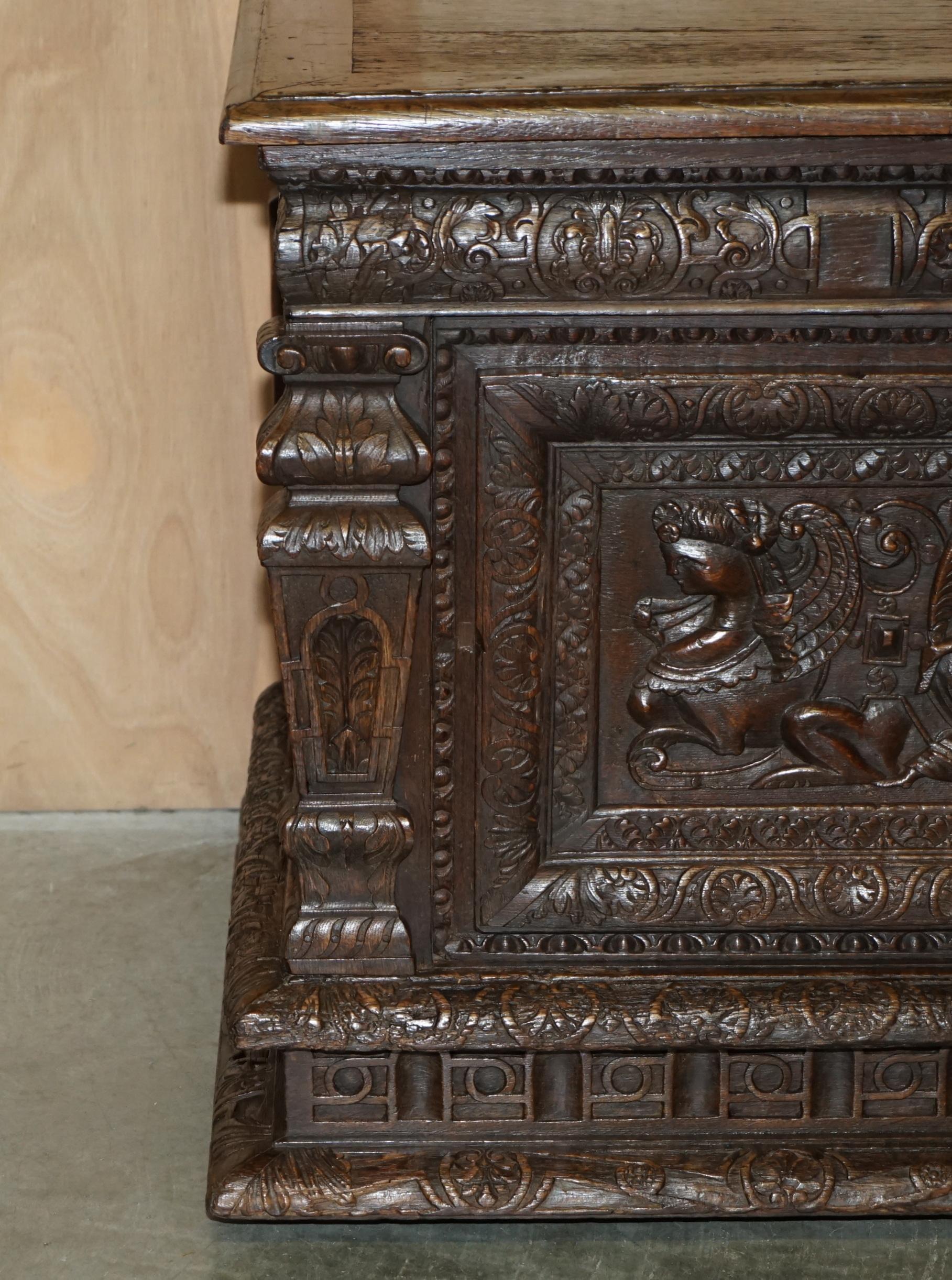 16TH CENTURY MUSEUM QUALity EXHiBITION HAND CARved ITALIAN CASSONE DESK TABLE (Handgeschnitzt) im Angebot