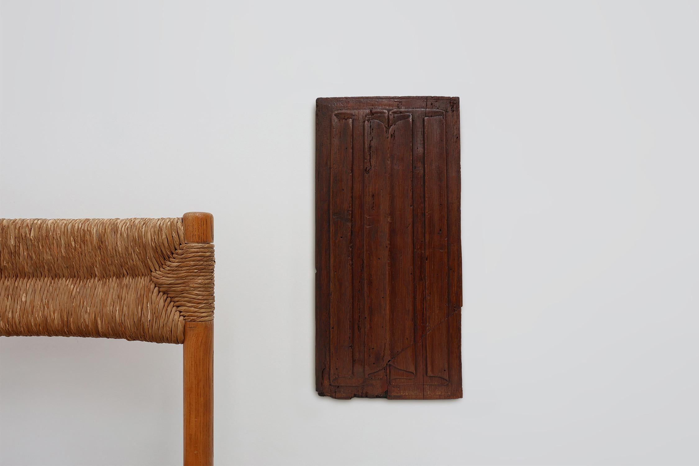 16th century / Belgium / Letter Panel / Oak / Gothic

A finely carved Gothic oak panel from 16th-century France. This architectural fragment features graceful vertical fluting framed by elegant, flowing arches at both the top and bottom—an