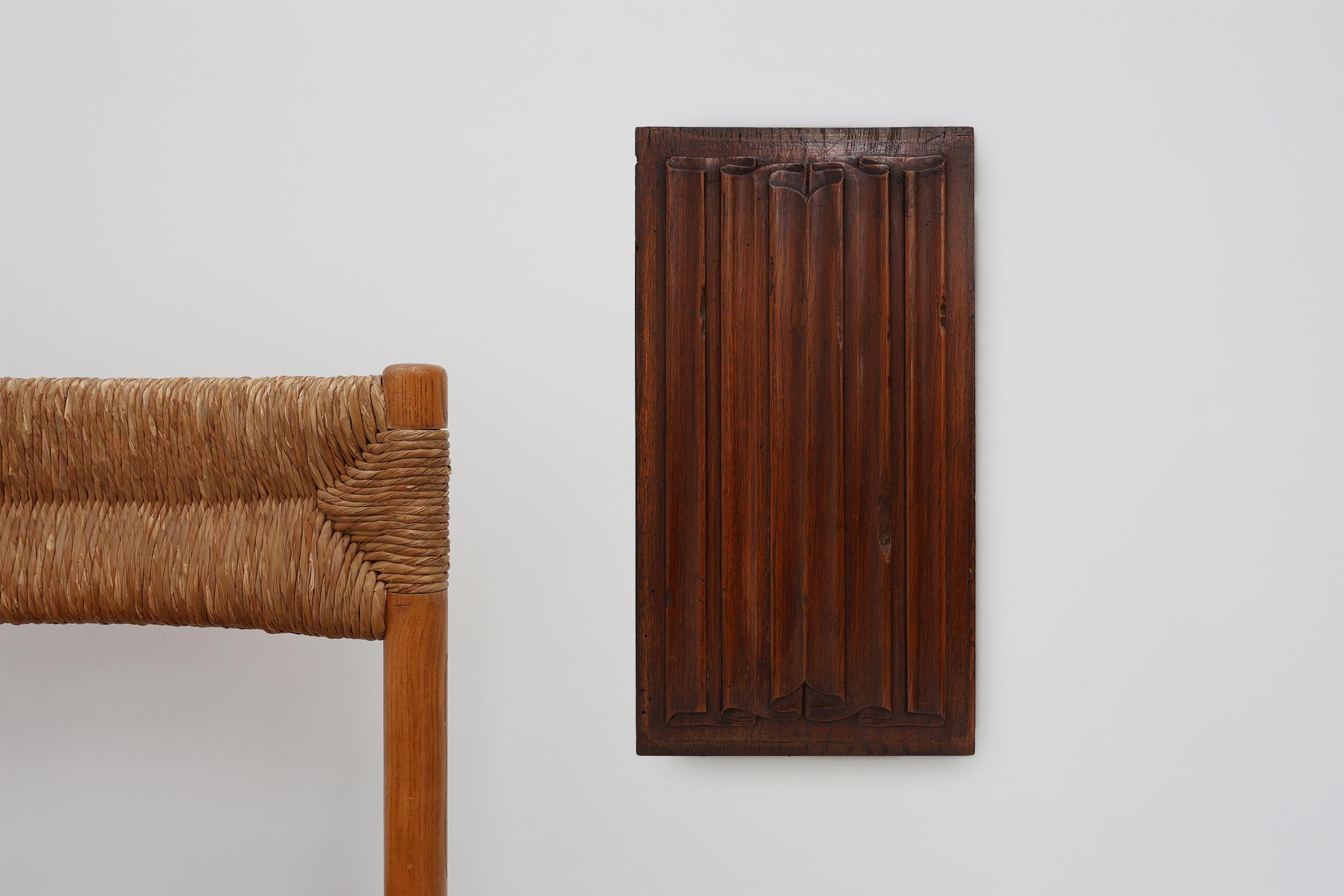 16th century / Belgium / Letter Panel / Oak / Gothic

A finely carved Gothic oak panel from 16th-century France. This architectural fragment features graceful vertical fluting framed by elegant, flowing arches at both the top and bottom—an