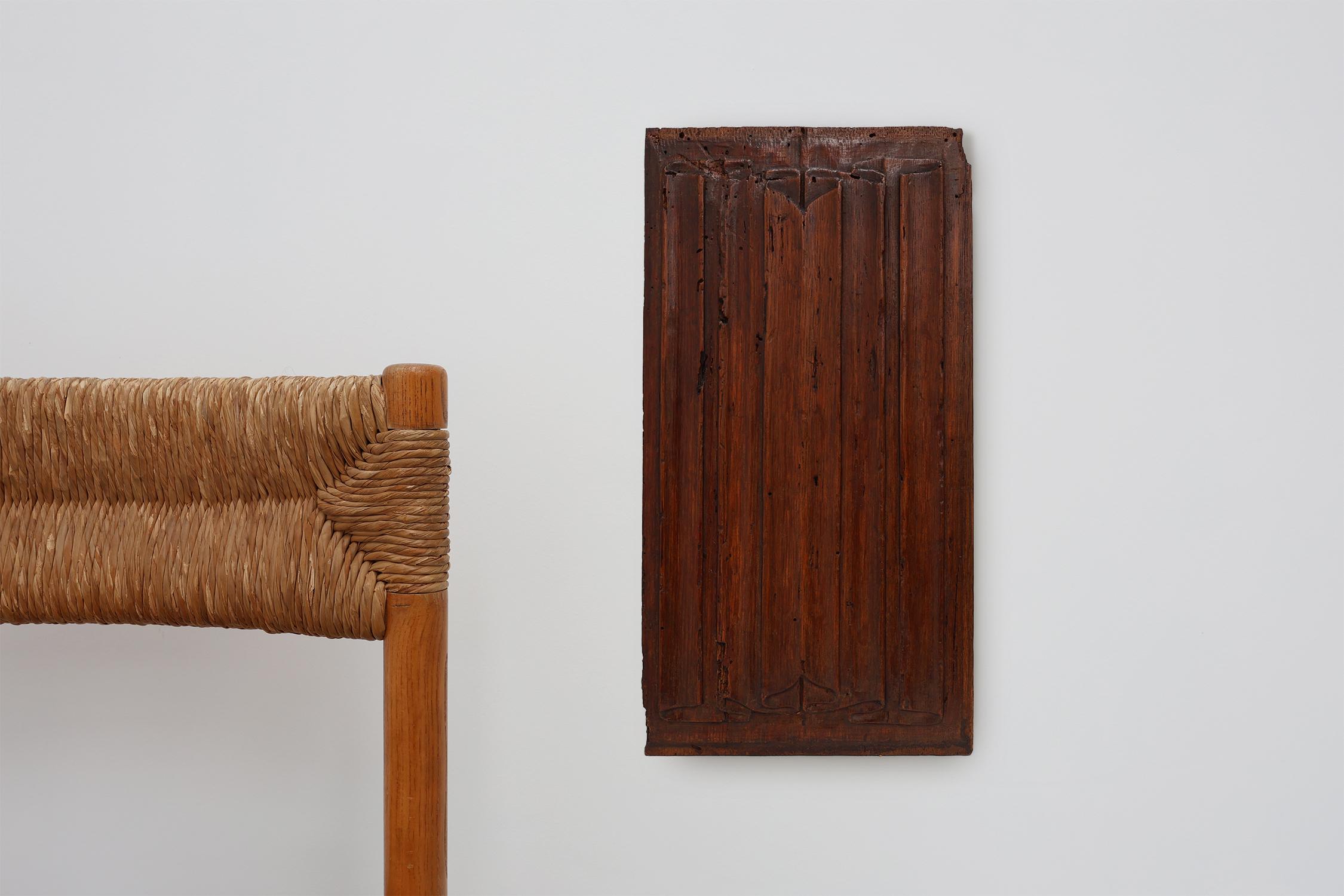 16th century / Belgium / Letter Panel / Oak / Gothic

A finely carved Gothic oak panel from 16th-century France. This architectural fragment features graceful vertical fluting framed by elegant, flowing arches at both the top and bottom—an