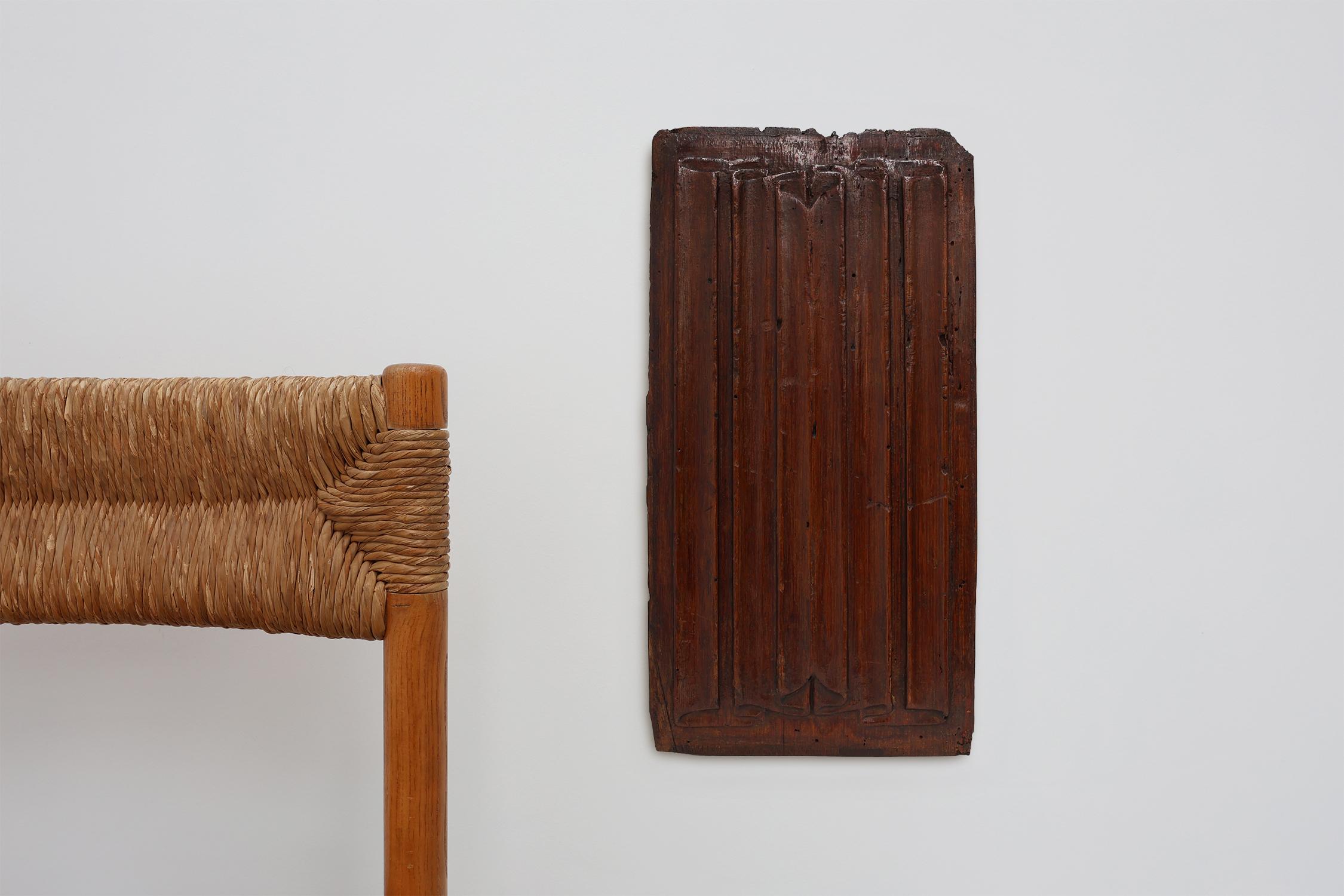 16th century / Belgium / Letter Panel / Oak / Gothic

A finely carved Gothic oak panel from 16th-century France. This architectural fragment features graceful vertical fluting framed by elegant, flowing arches at both the top and bottom—an