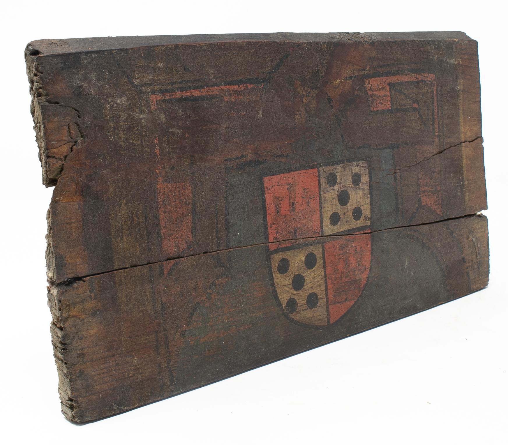 16th century Spanish pair of coat of arms painted on wood, belonging to a period 