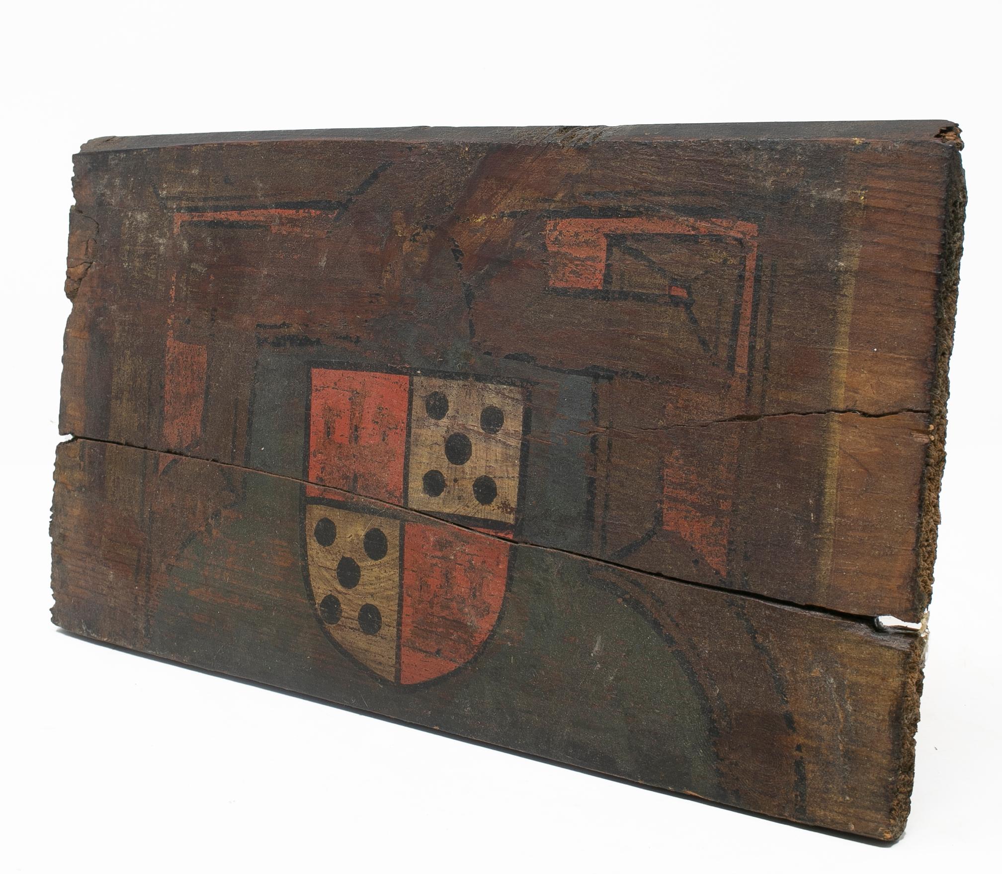 16th Century Pair of Coat of Arms Painted on Wood Part to a Spanish Ceiling In Good Condition In Marbella, ES
