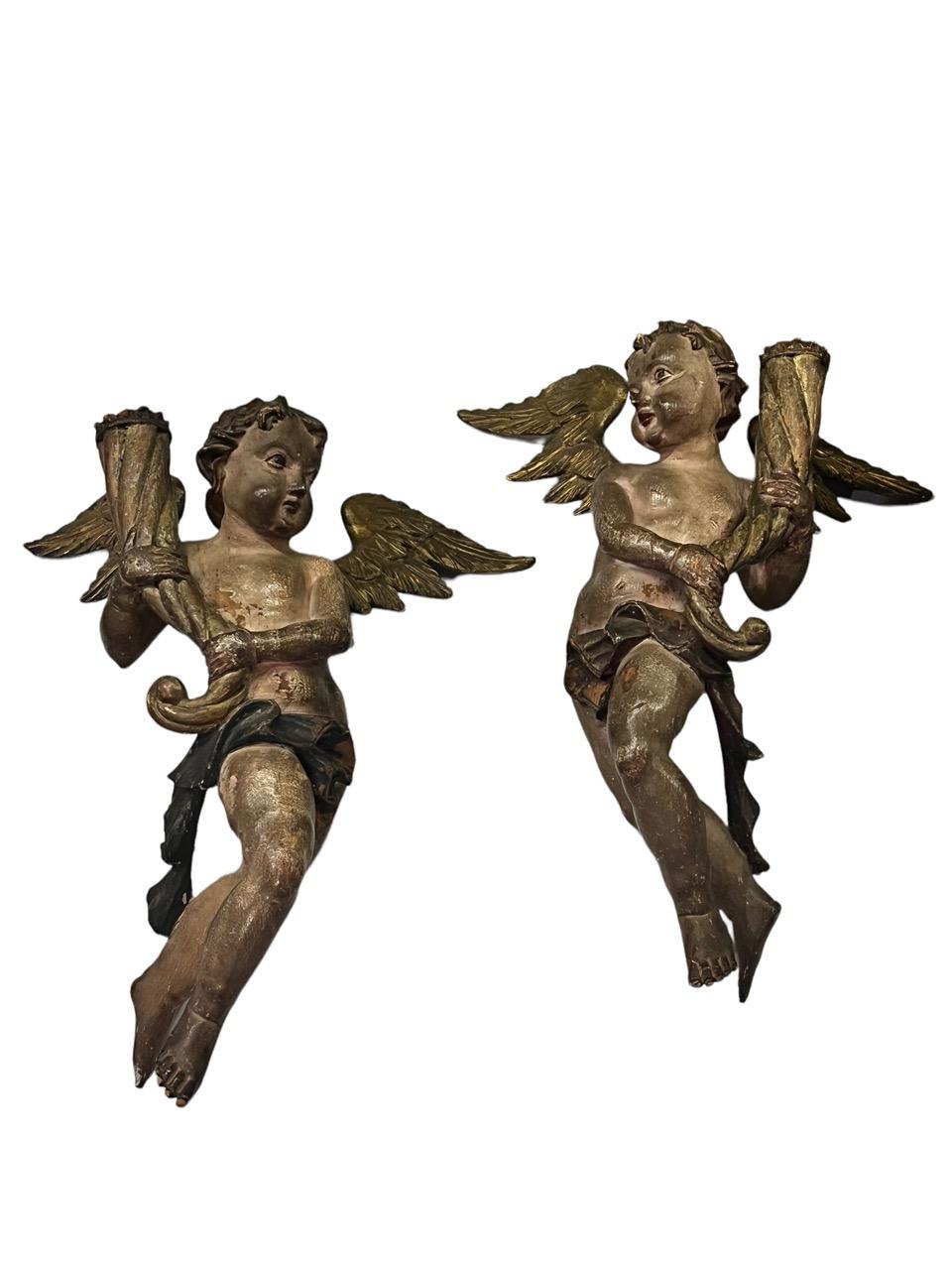 Rinascimento Coppia di candelabri italiani del XVI secolo raffiguranti dei cherubini in vendita