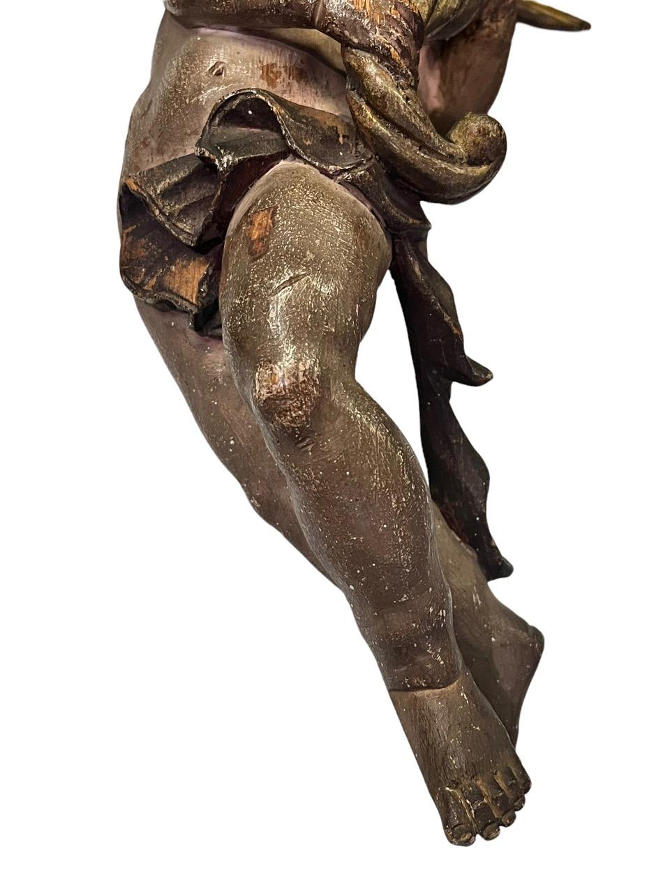Intagliato a mano Coppia di candelabri italiani del XVI secolo raffiguranti dei cherubini in vendita