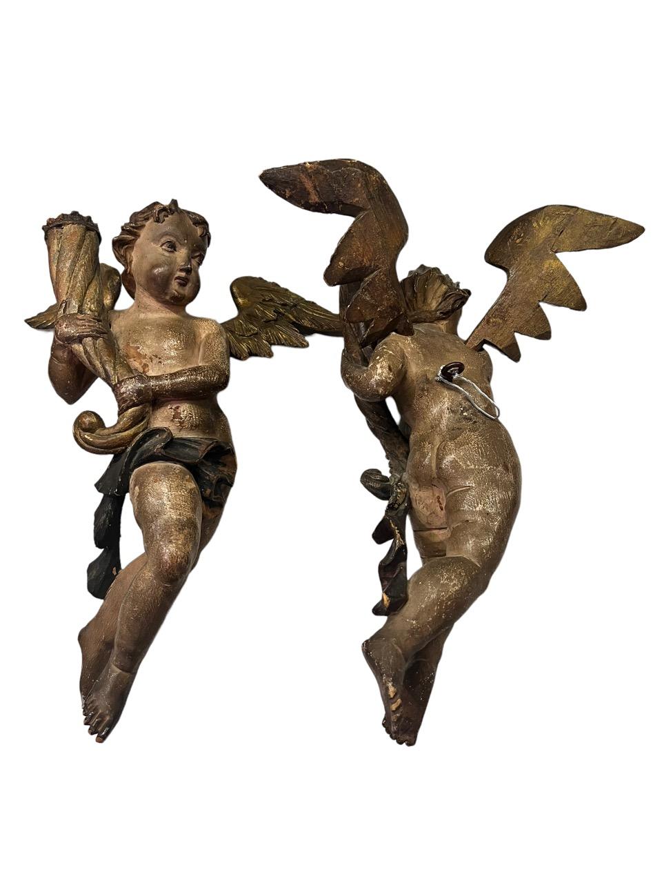 Coppia di candelabri italiani del XVI secolo raffiguranti dei cherubini in vendita 1
