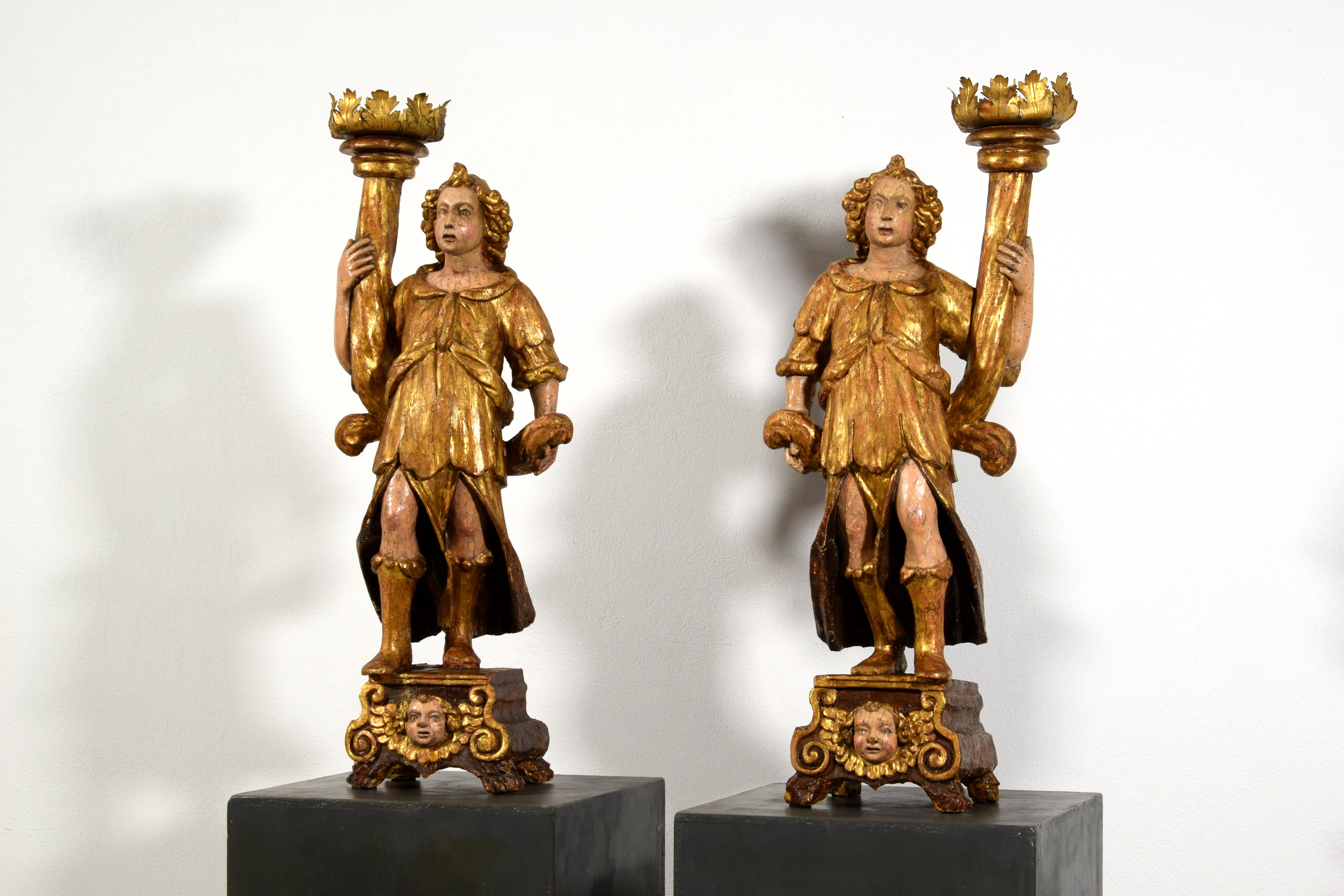 16. Jahrhundert, Paar italienische lackierte und vergoldete Holzskulpturen Fackelhalter (Renaissance) im Angebot