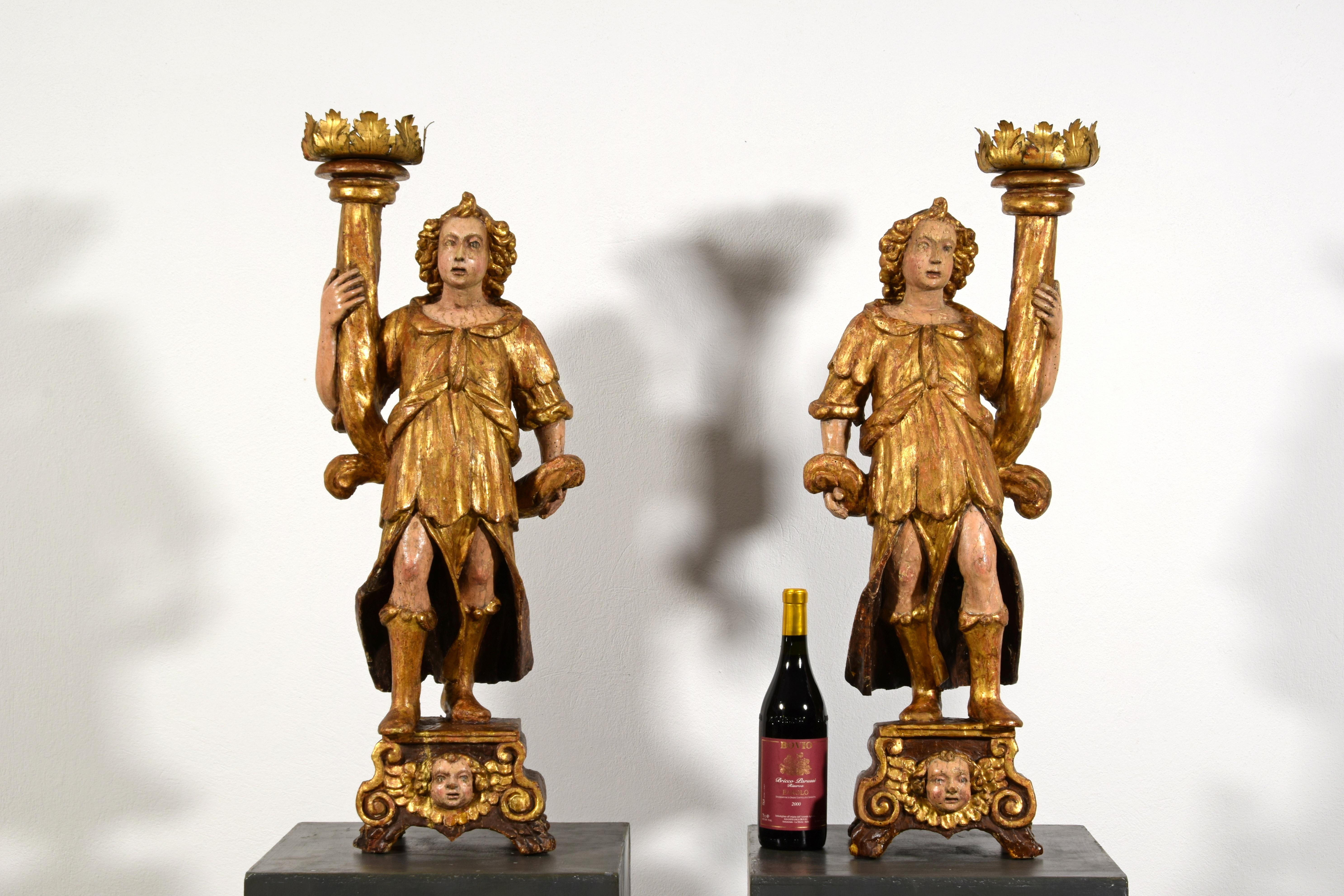 16. Jahrhundert, Paar italienische lackierte und vergoldete Holzskulpturen Fackelhalter (18. Jahrhundert und früher) im Angebot