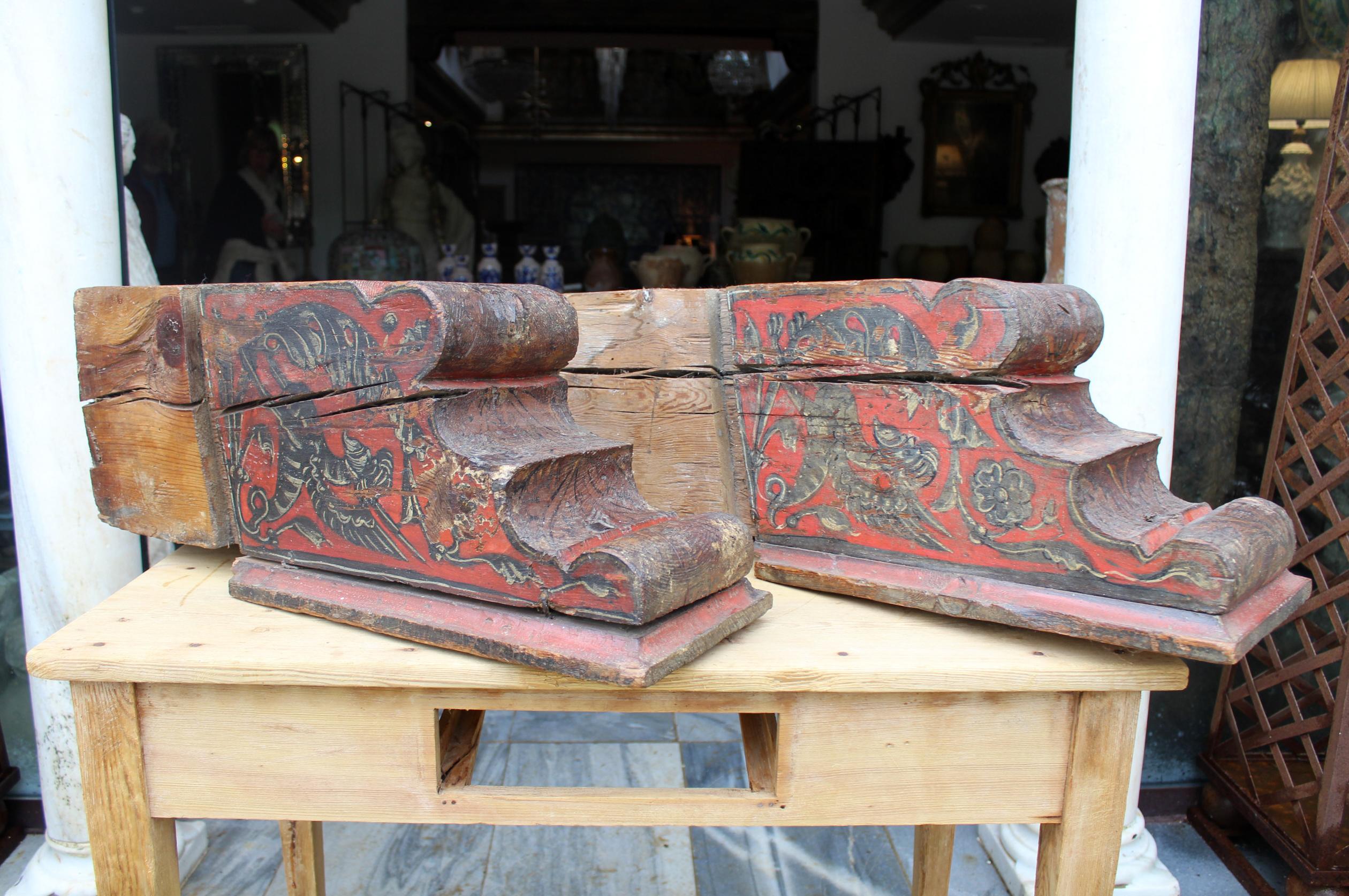16th Century pair of Spanish wooden footings with medieval scenes of fantastic animals and floral motifs. Polychrome in dark colors on a vivid red background.

Two pieces with great character, ideal for collectors.