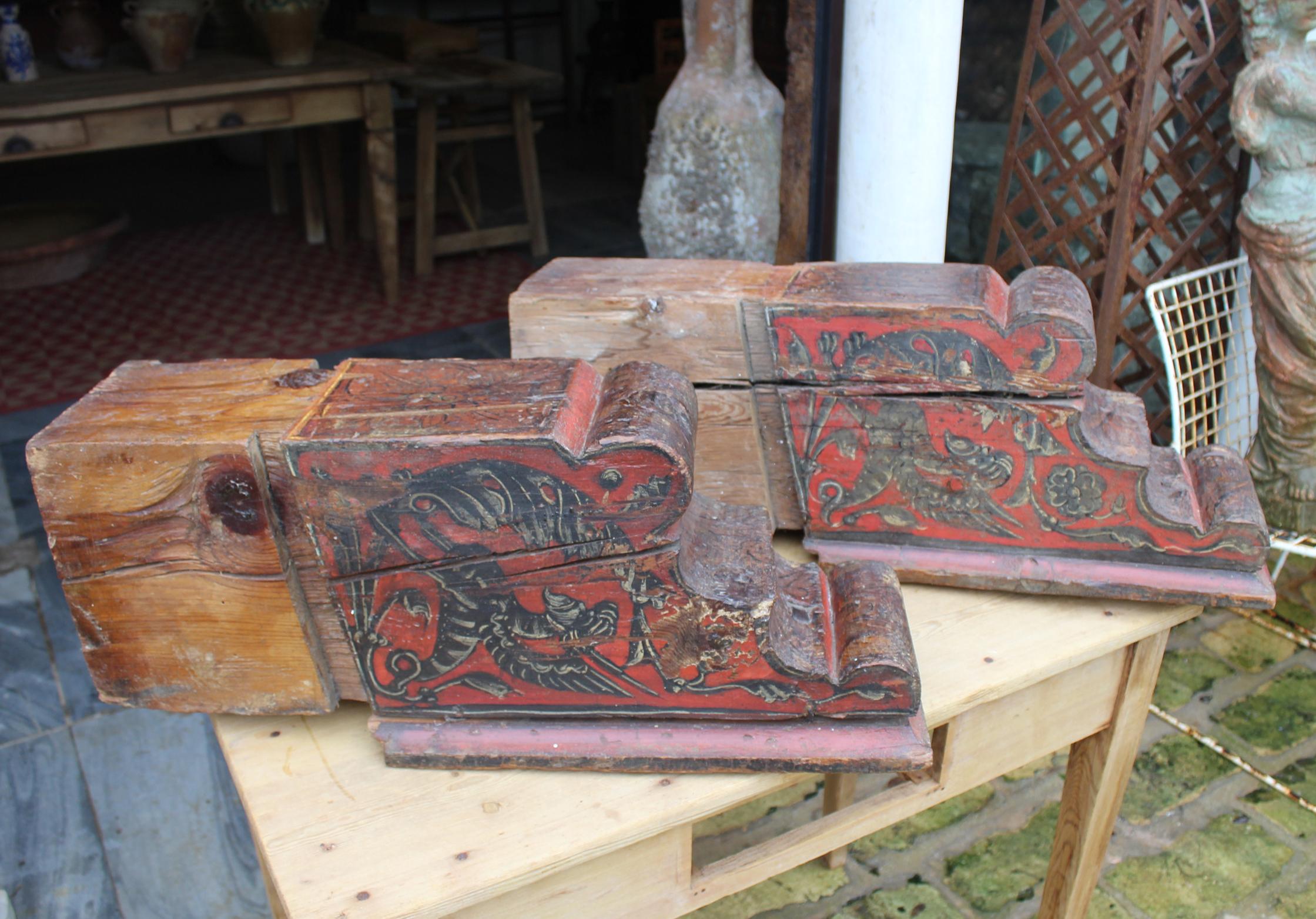16th Century Pair of Spanish Polychrome Wooden Footings with Medieval Scenes In Good Condition For Sale In Marbella, ES