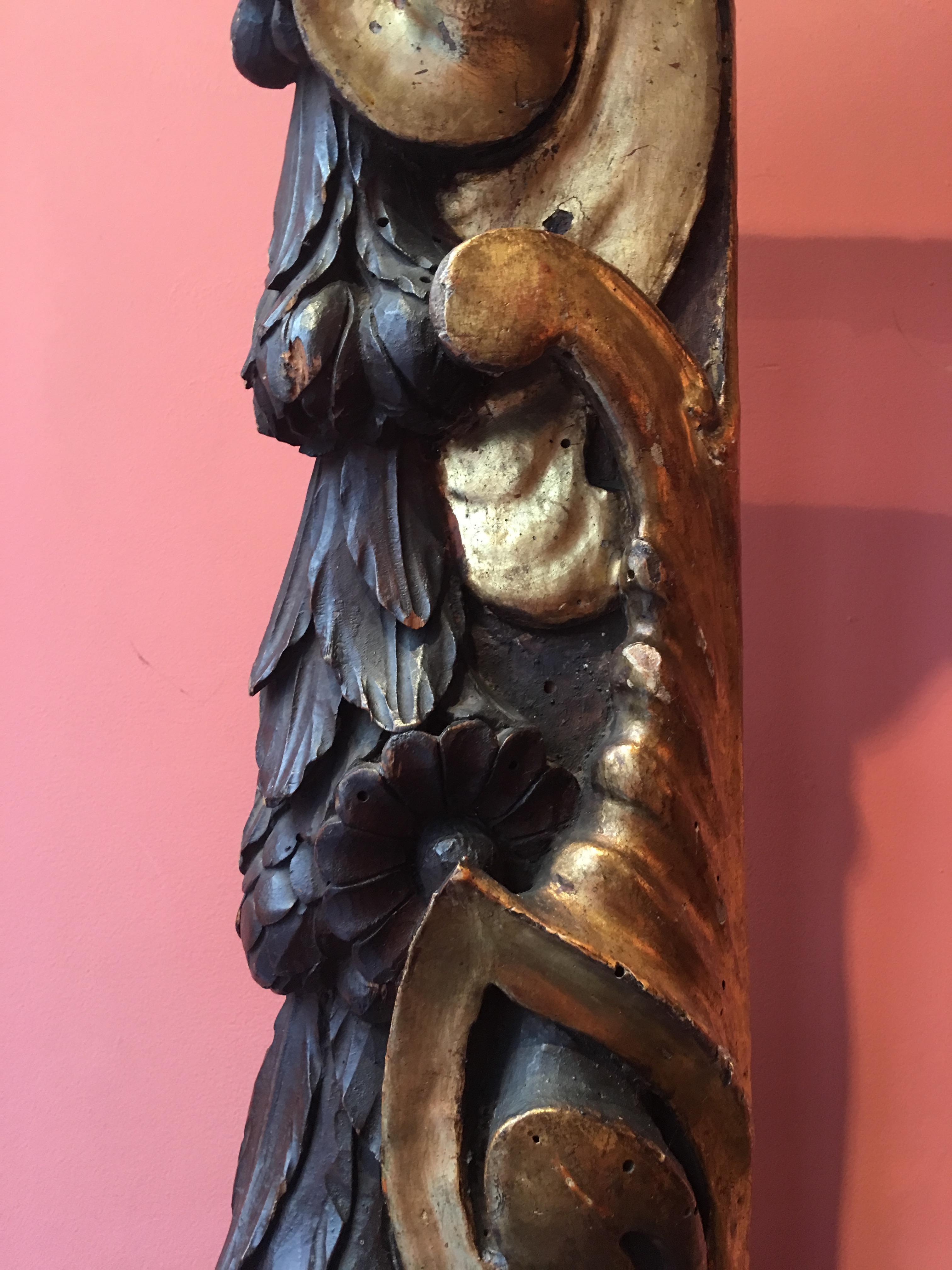Cadre en bois sculpt partiellement dor du XVIe sicle Bon état - En vente à Saint-Ouen, FR