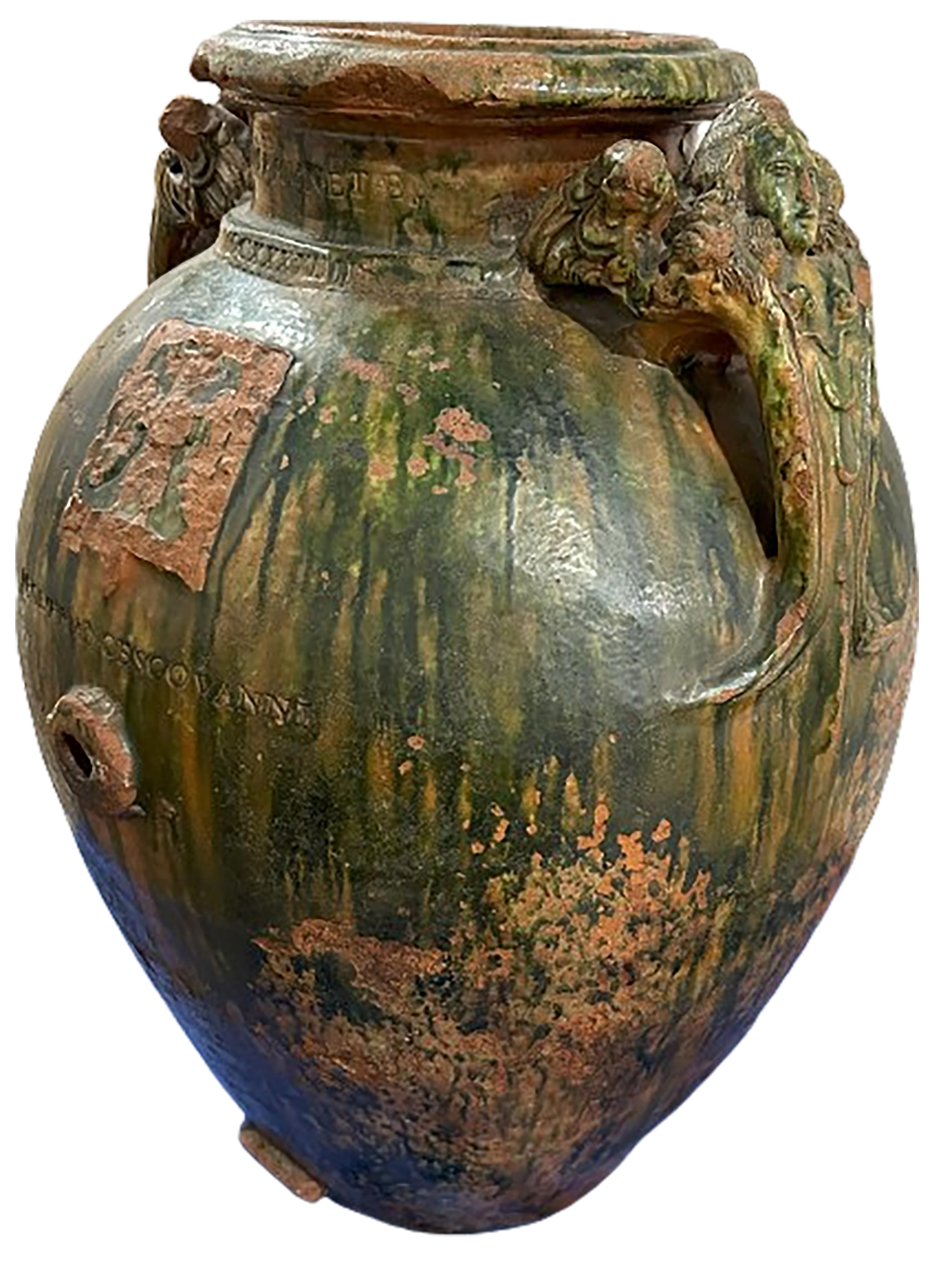 Vernissé Jarre à olives italienne en céramique du XVIe siècle à patine verte et ocre brûlée  en vente