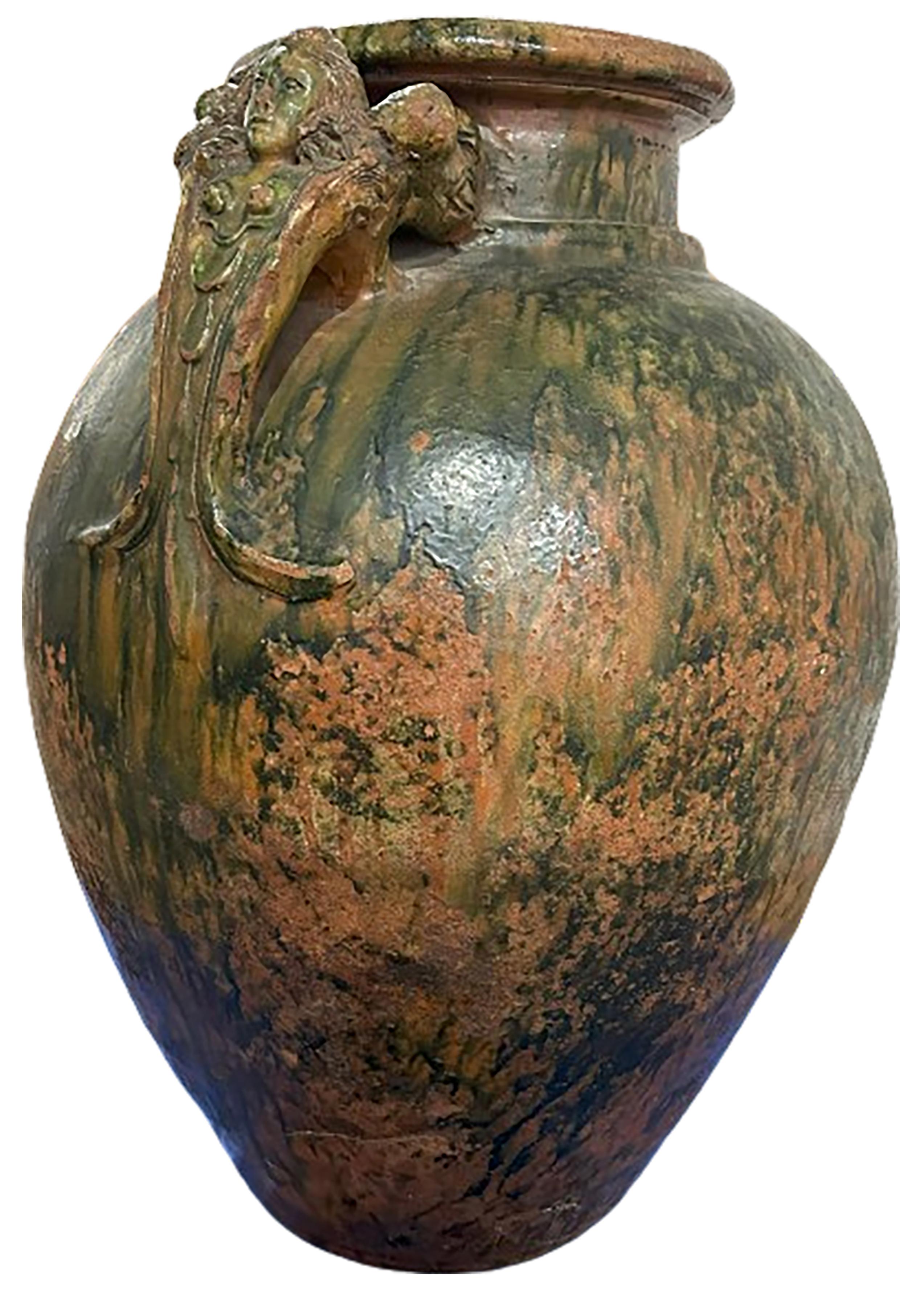 Italienisches Olivenglas aus Keramik aus dem 16. Jahrhundert mit grüner und gebrannter ockerfarbener Patina  (18. Jahrhundert und früher) im Angebot