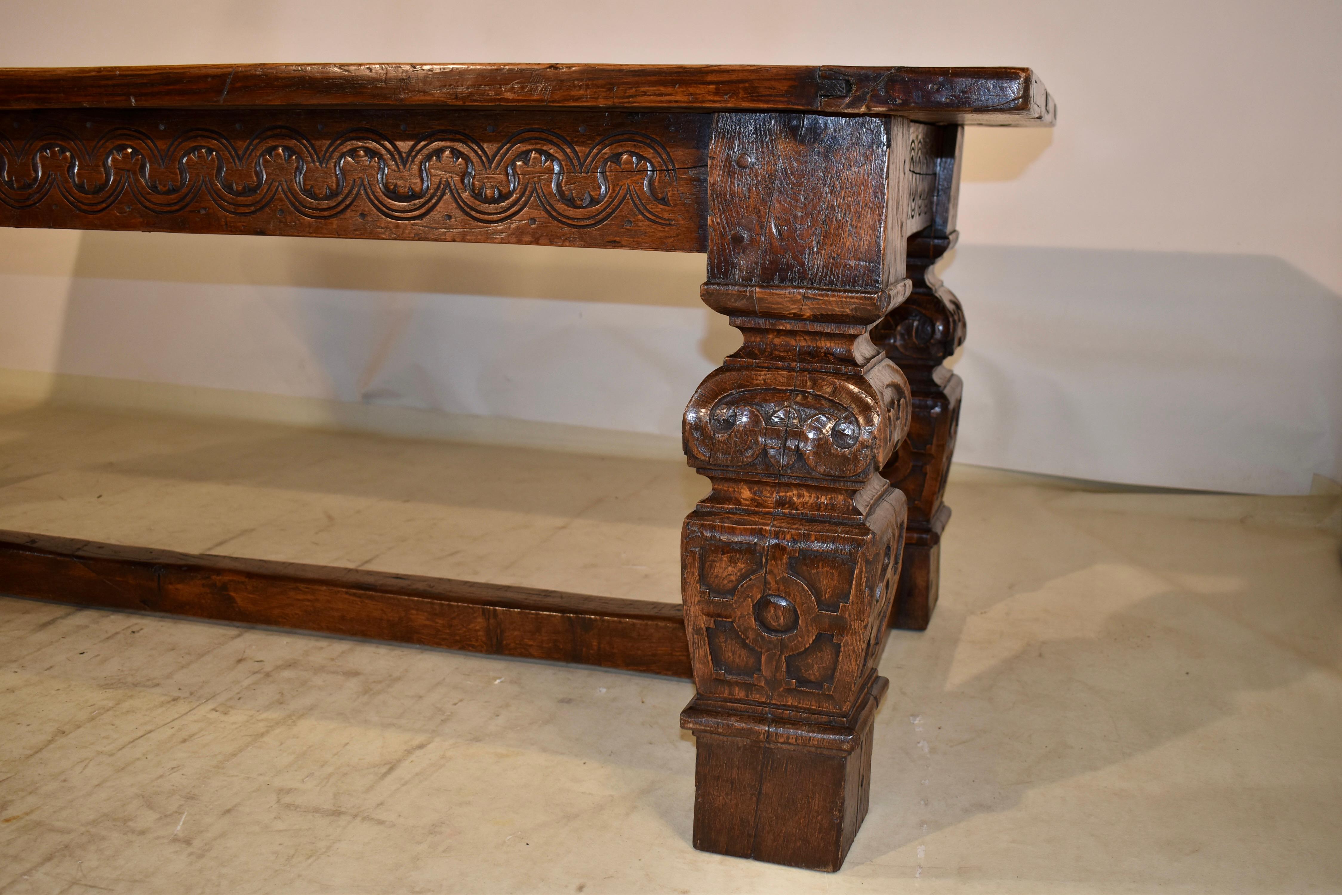 Table élisabéthaine sculptée du 16ème siècle de grande taille en vente 8