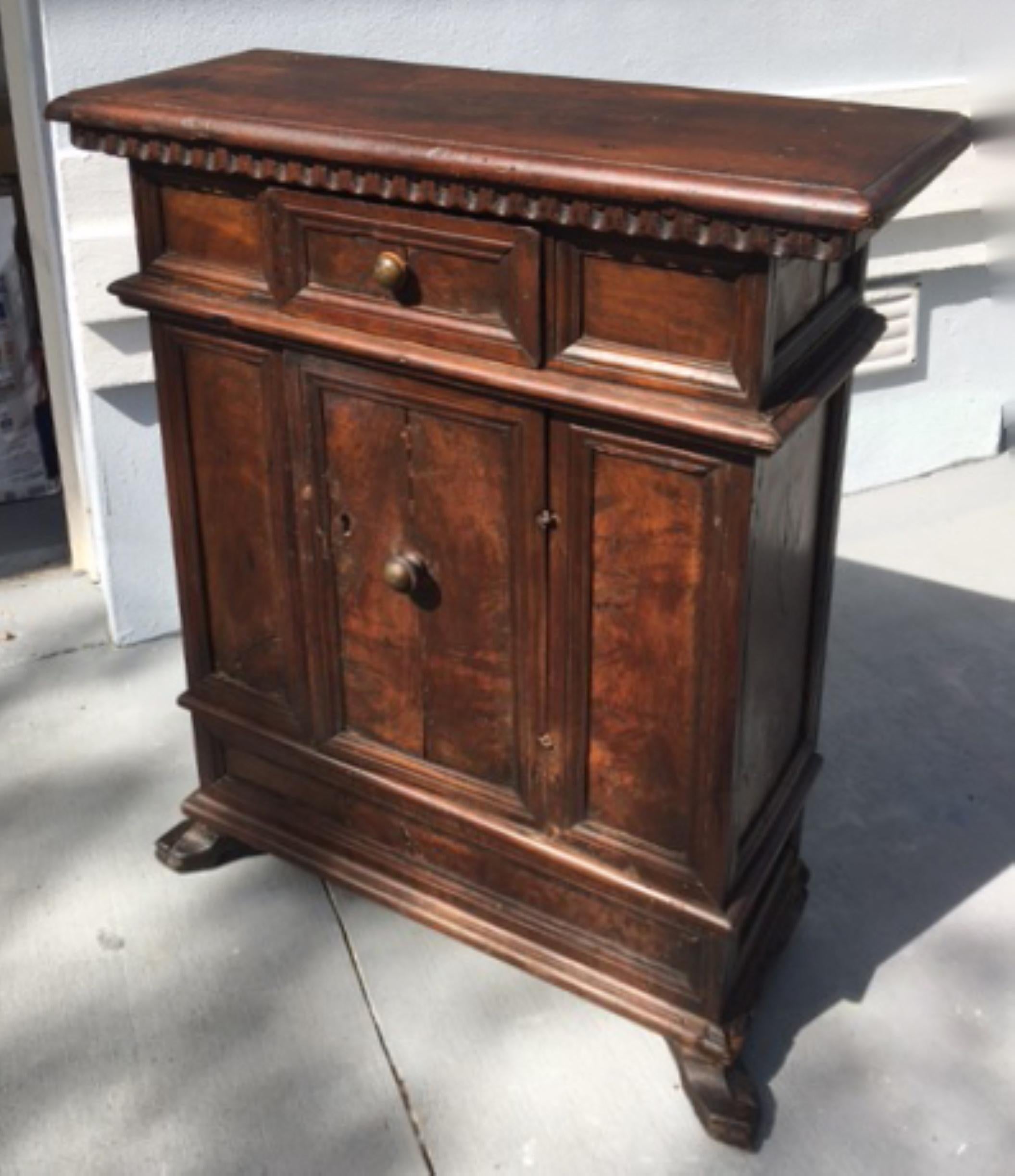 16th Century Period Renaissance Tuscan Walnut Credenzino

Italian 16th/17th century Renaissance walnut small Credenza with a rectangular top above a single drawer centered over a single door. This outstanding Tuscan cabinet of a solid structure is