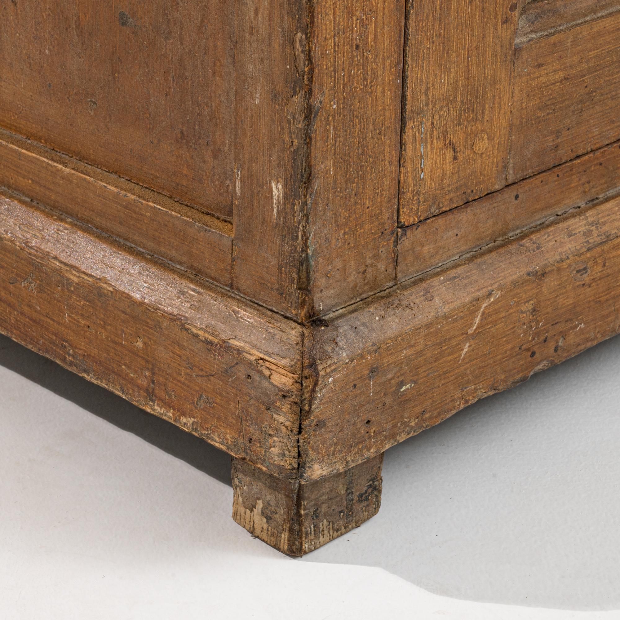 Cabinet en bois portugais du XVIe siècle en vente 1