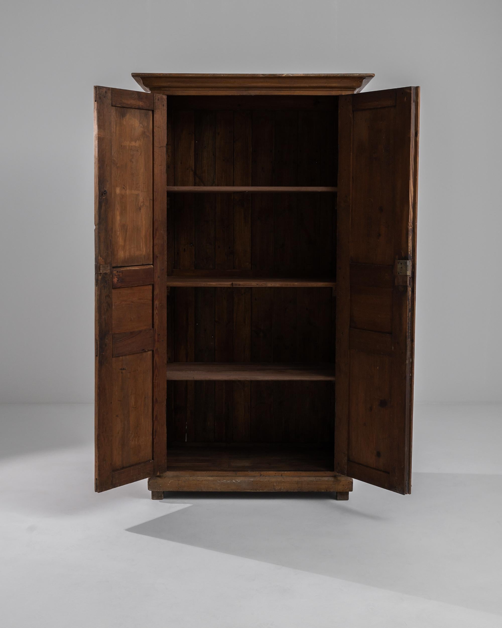 Armario portugués de madera del siglo XVI De campo