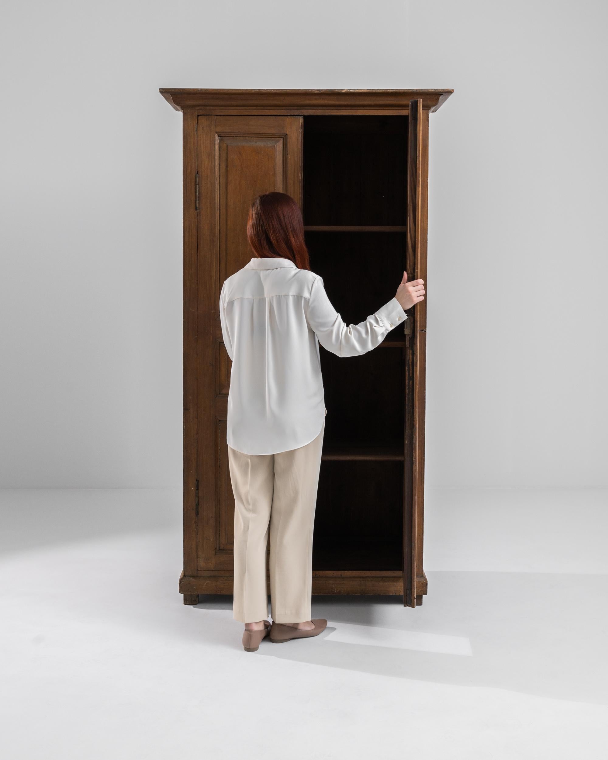 16th Century Portuguese Wooden Cabinet In Good Condition For Sale In High Point, NC