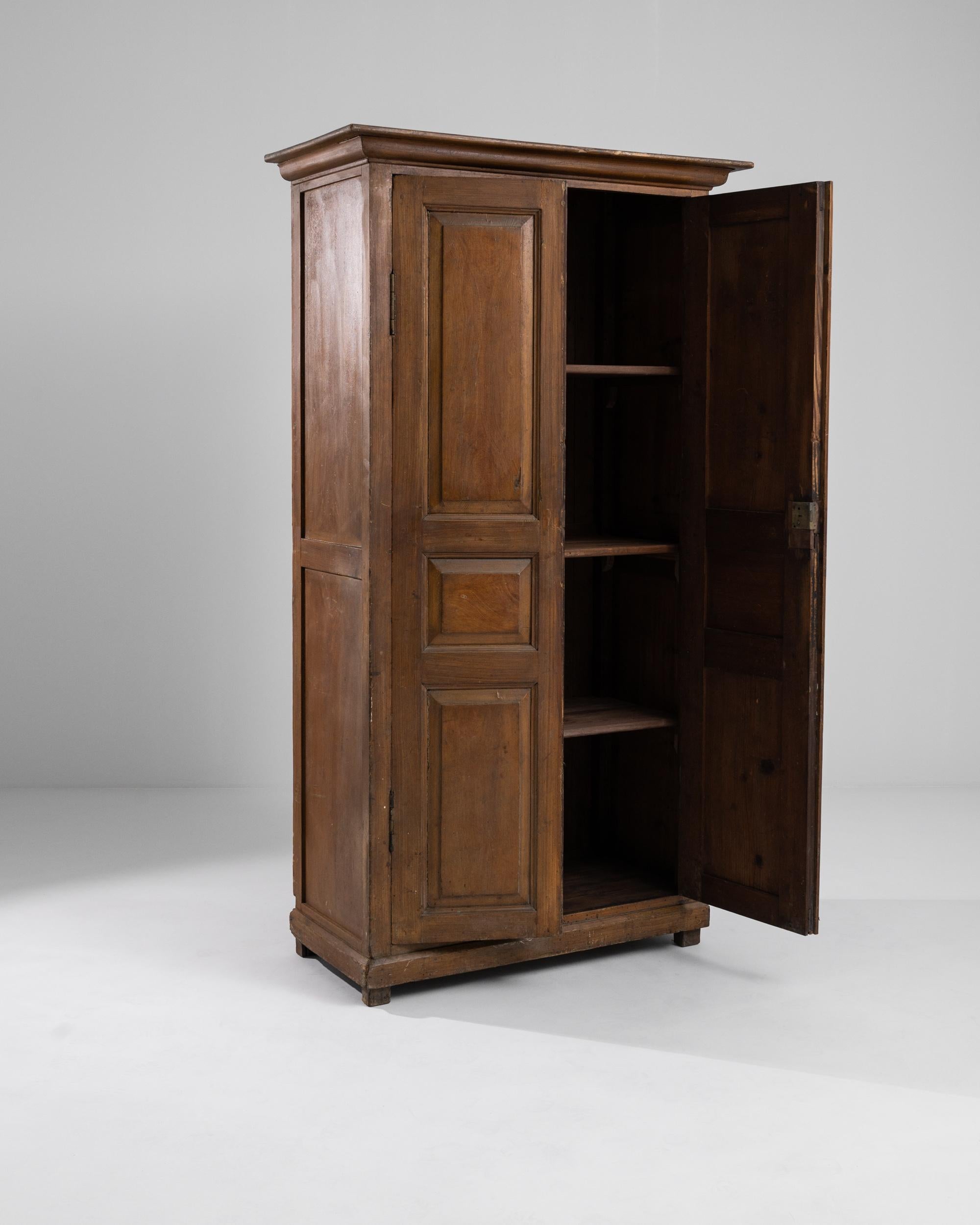 16th Century Portuguese Wooden Cabinet For Sale 1