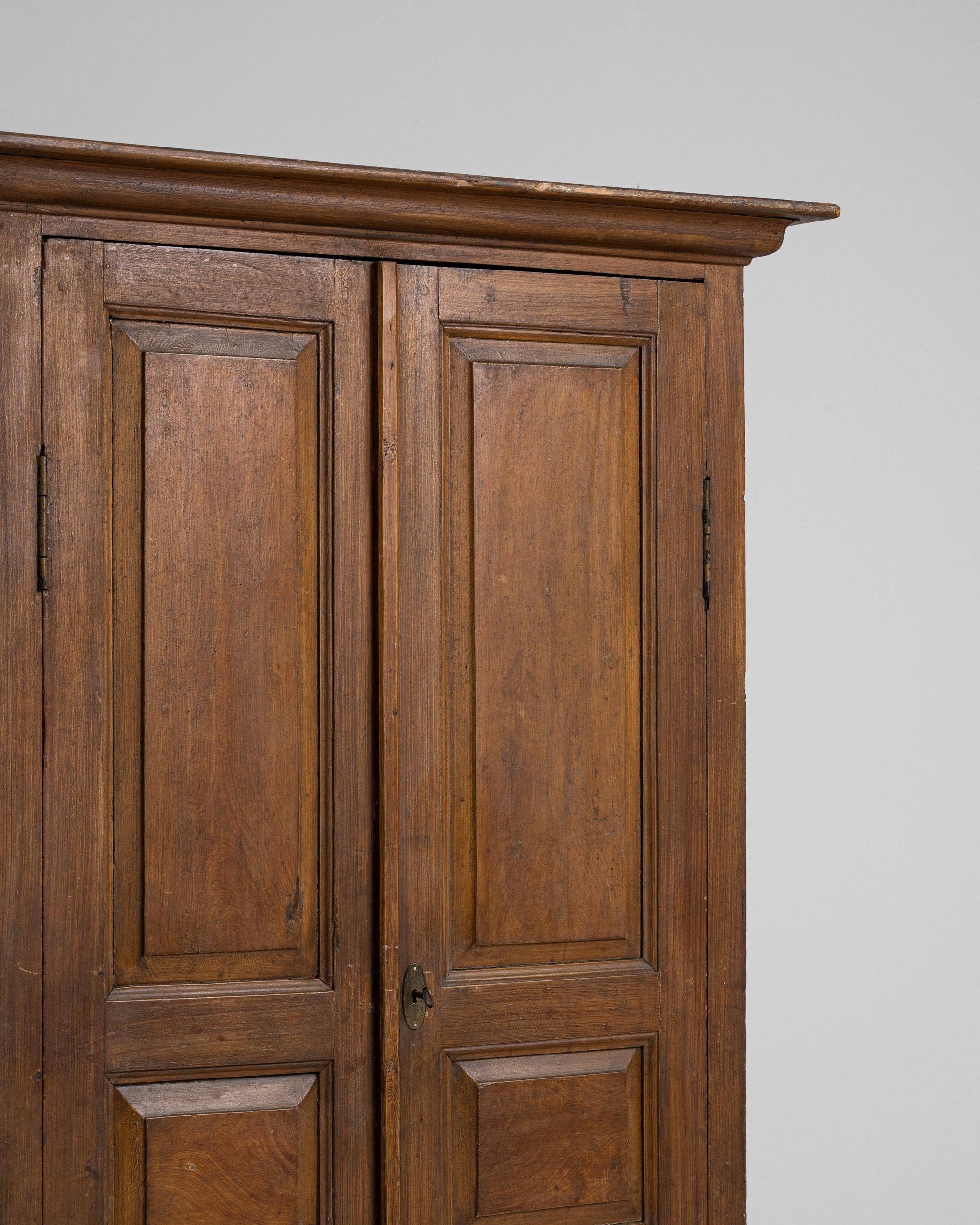 Cabinet en bois portugais du XVIe siècle Bon état - En vente à High Point, NC